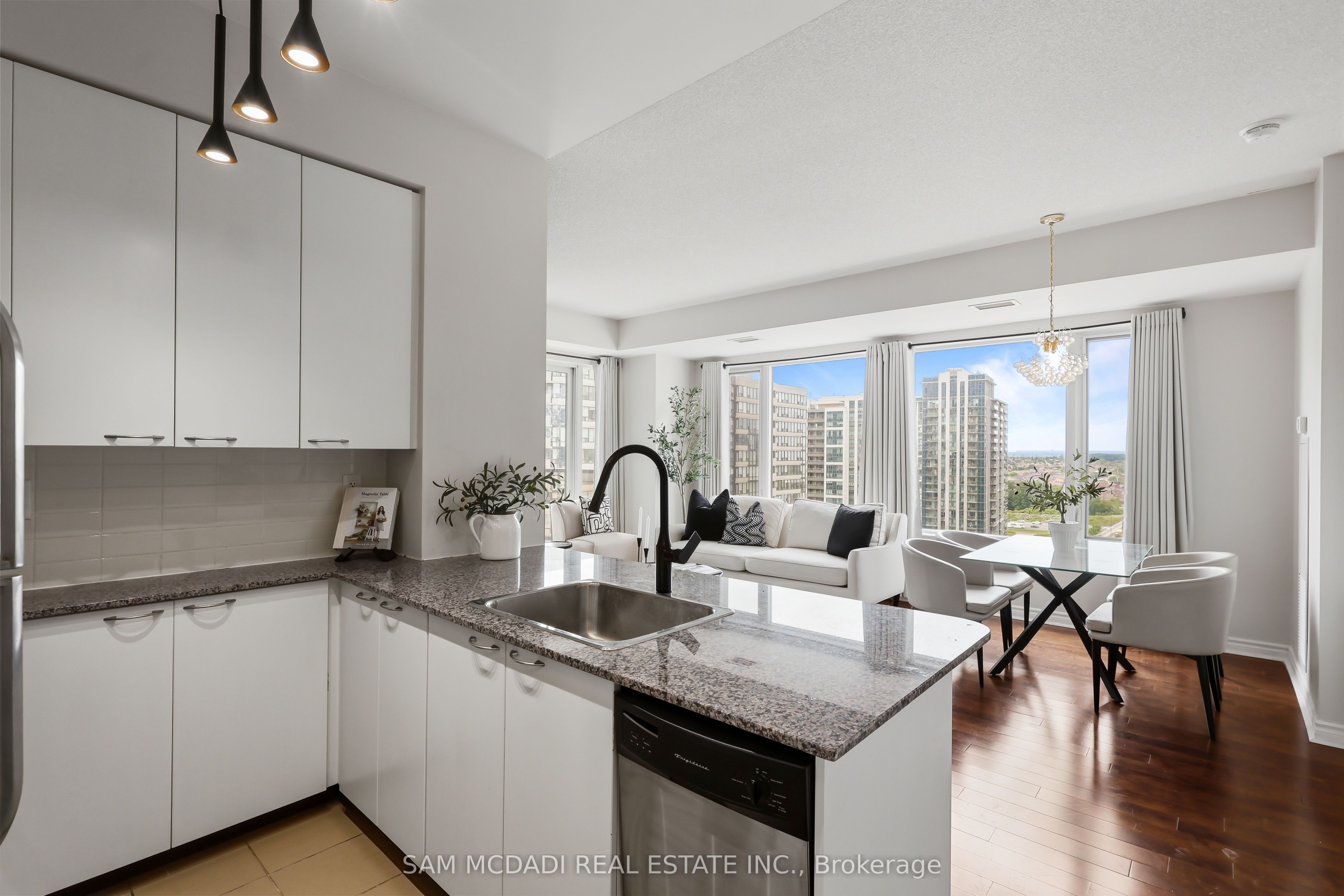 385 Prince Of Wales Drive 1611, Mississauga, ON L5B 0C6 photo 5
