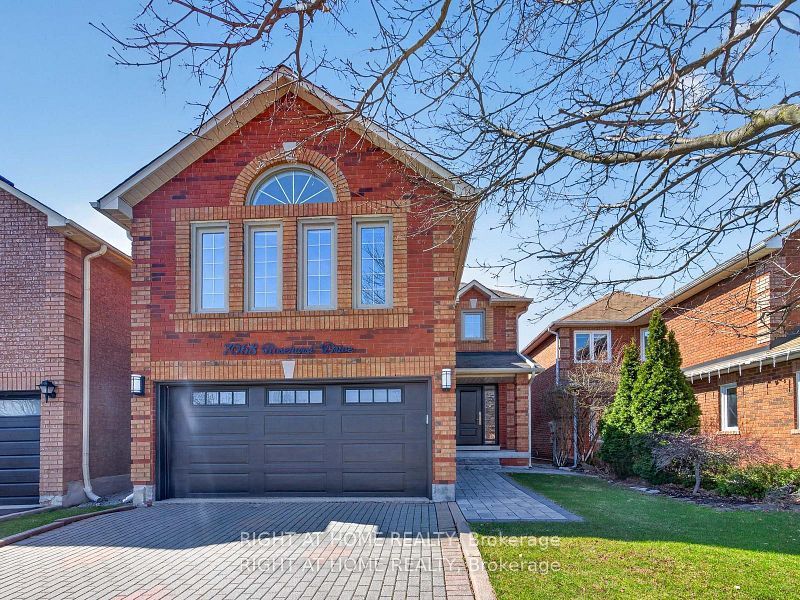 7068 Rosehurst Drive, Mississauga, ON L5N 6Y8