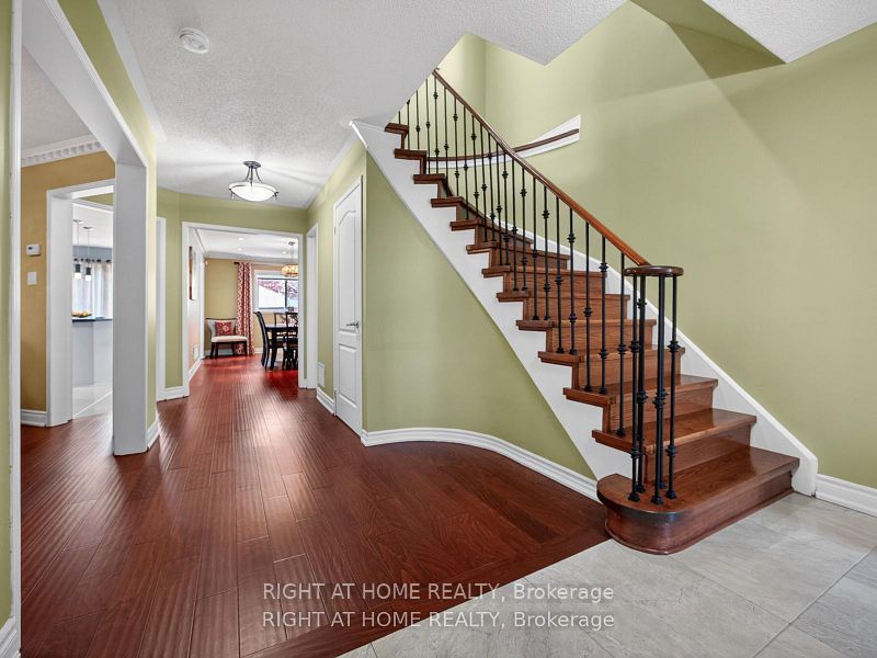 7068 Rosehurst Drive, Mississauga, ON L5N 6Y8 photo 5