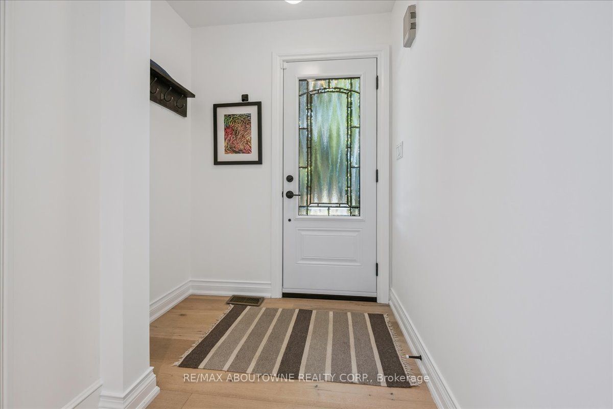 489 Rebecca Street, Oakville, ON L6K 1K8 photo 5