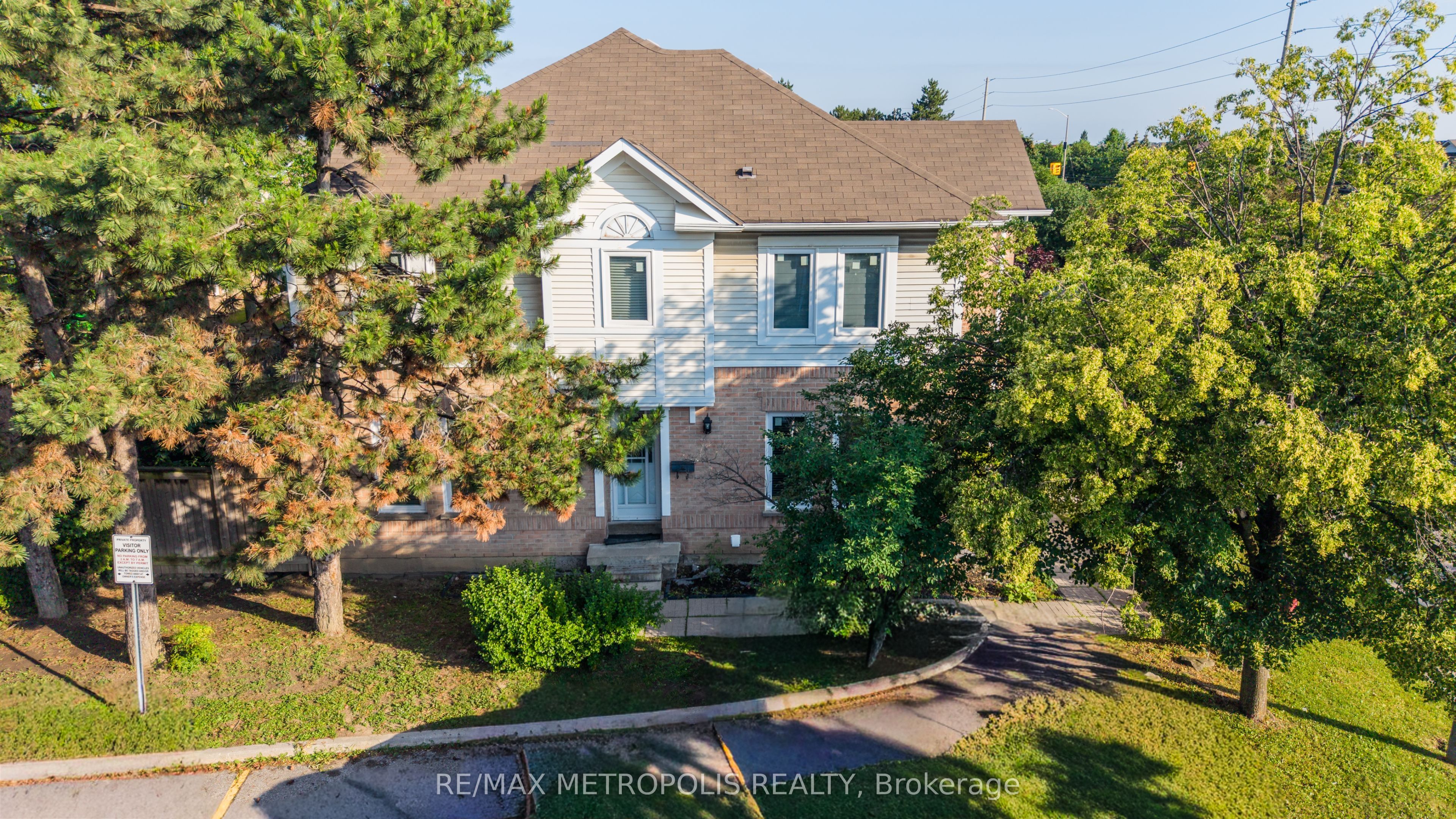 63 Wickstead Court, Brampton, ON L6R 1N8 photo 5