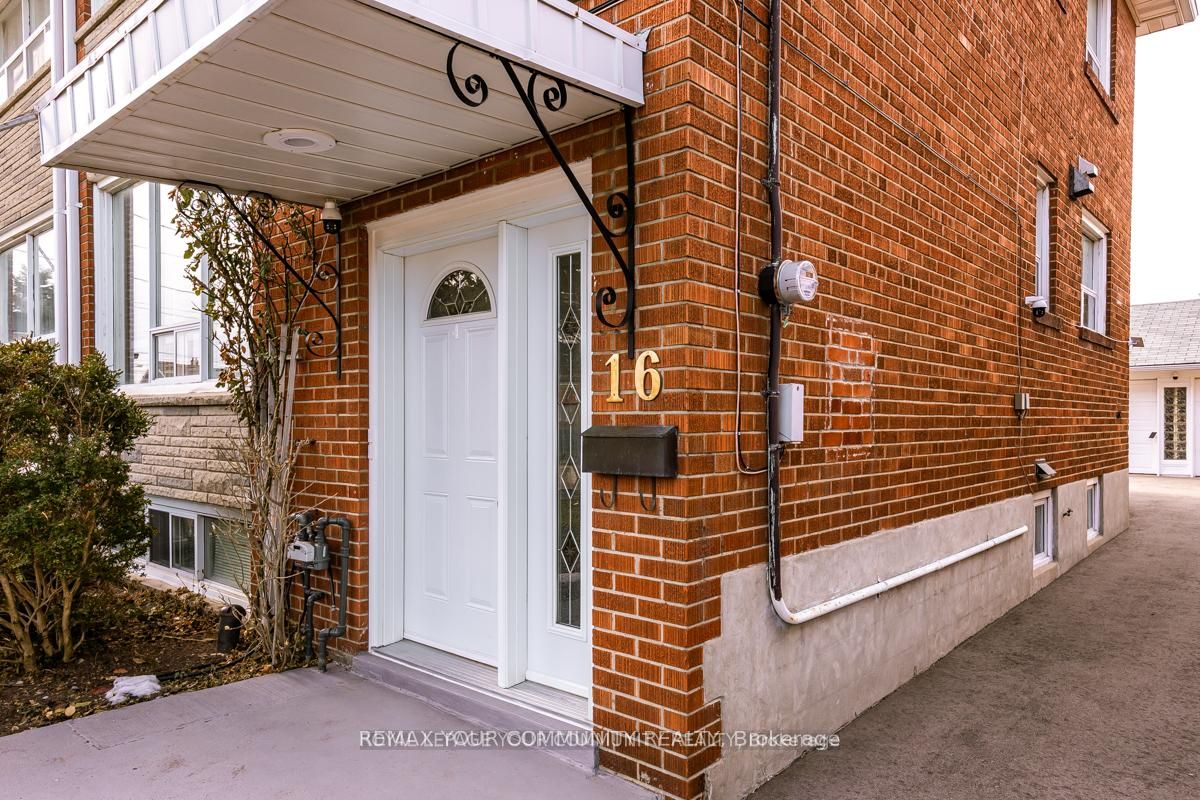 16 Martini Drive, Toronto, ON M6M 4X5 photo 4