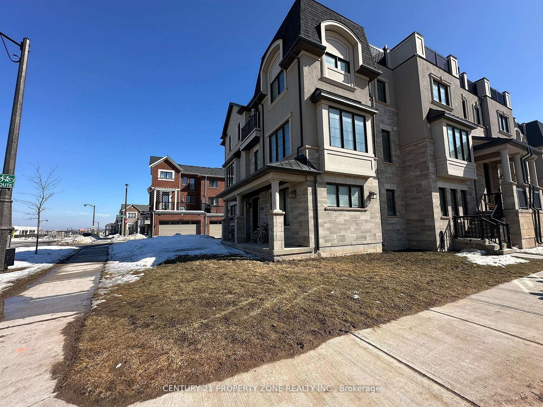 1216 Wheat Boom Drive, Oakville, ON L6H 7W4 photo 2