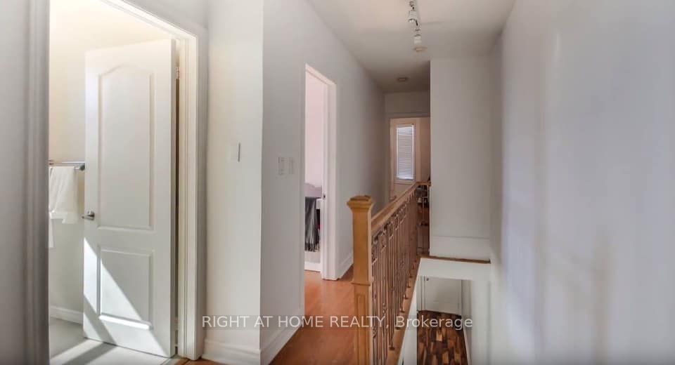 2083 Davenport Road Upper, Toronto, ON M6N 1C9 photo 2