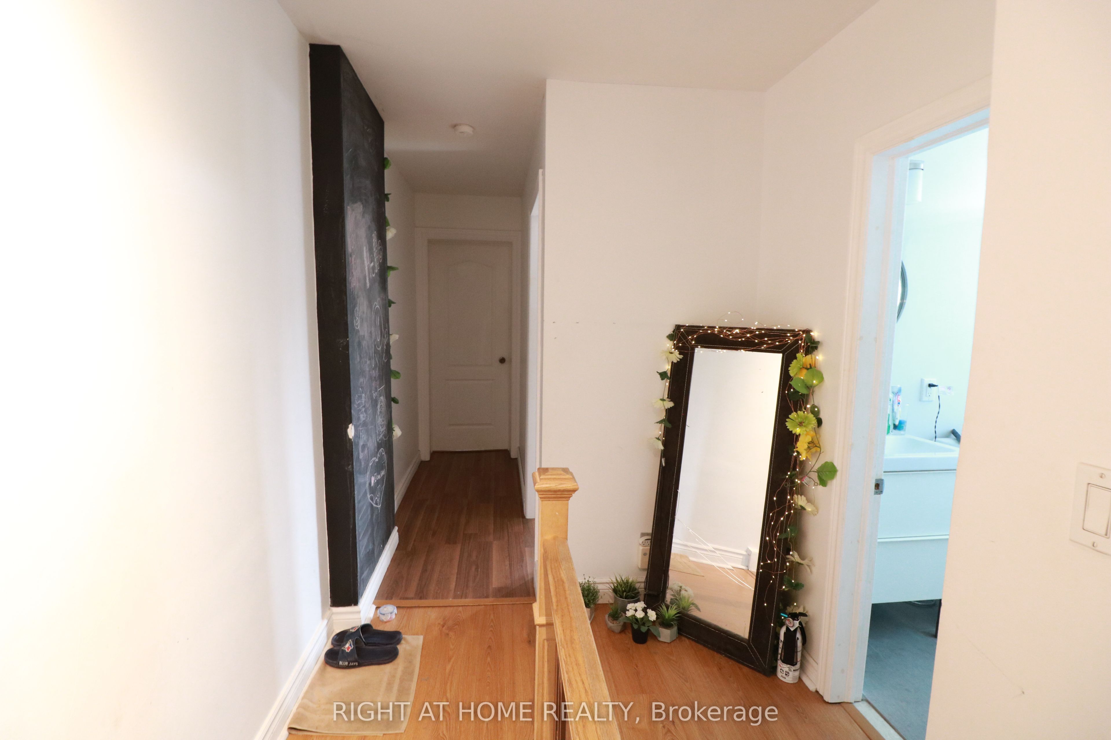 2083 Davenport Road Upper, Toronto, ON M6N 1C9 photo 3