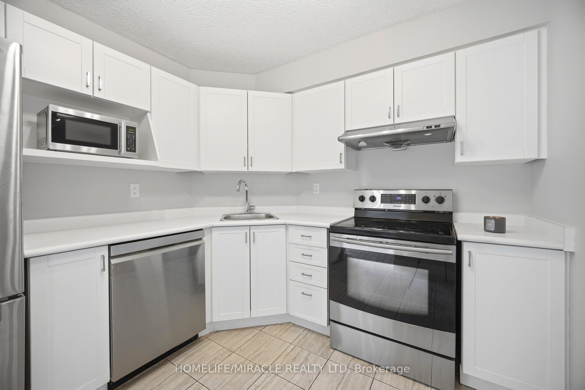 41 Markbrook Lane 707, Toronto, ON M9V 5E6 photo 3