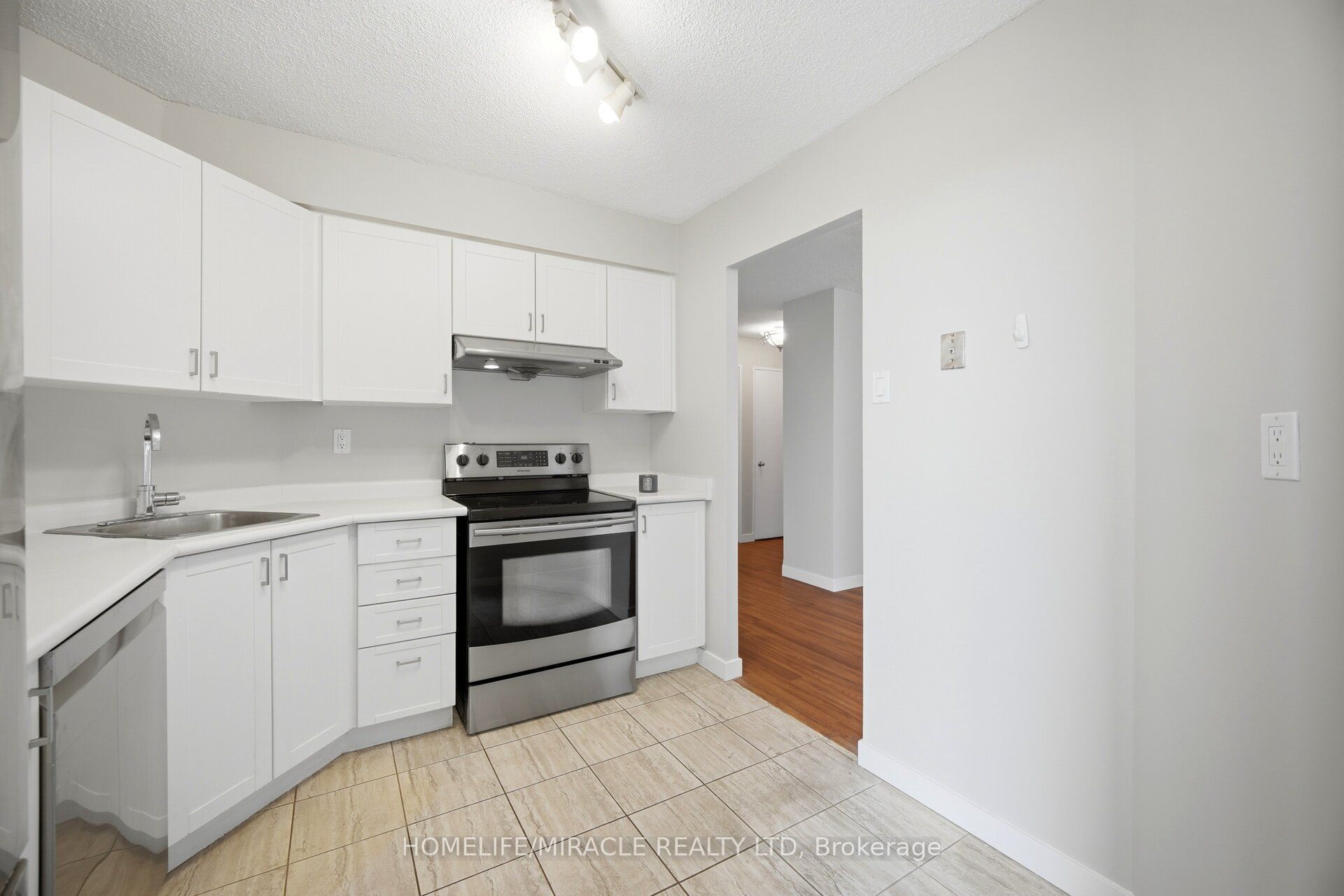 41 Markbrook Lane 707, Toronto, ON M9V 5E6 photo 5