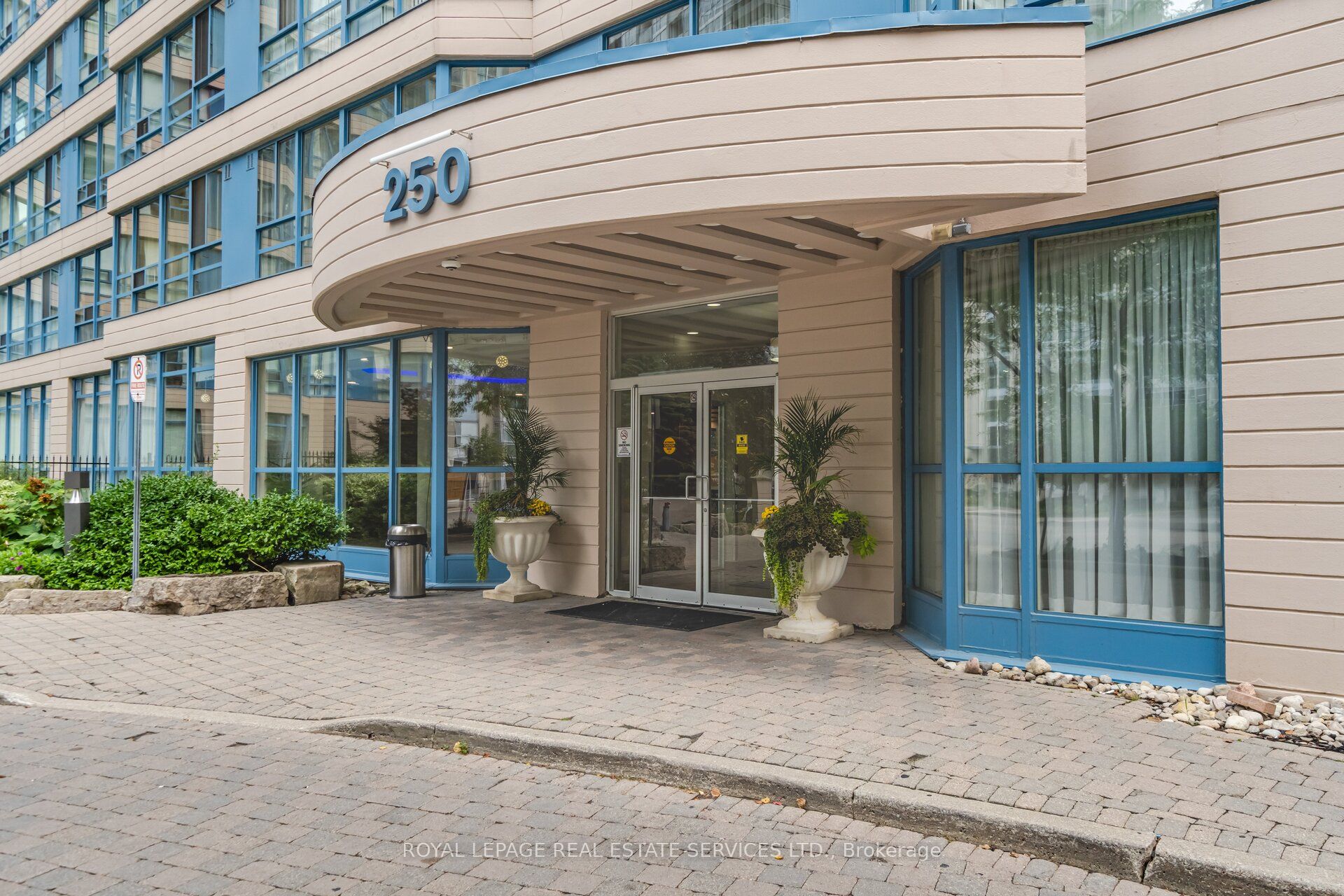 250 Webb Drive PH05, Mississauga, ON L5B 3Z4 photo 2