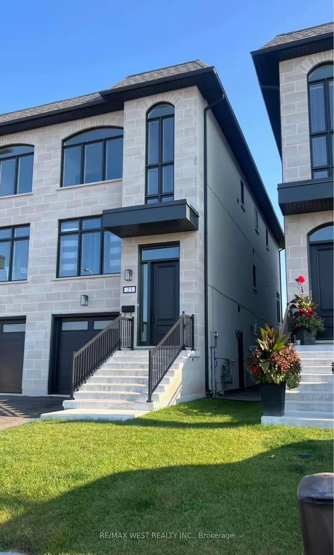 21 Antonio Court Lower, Toronto, ON M9L 0A4 photo 2