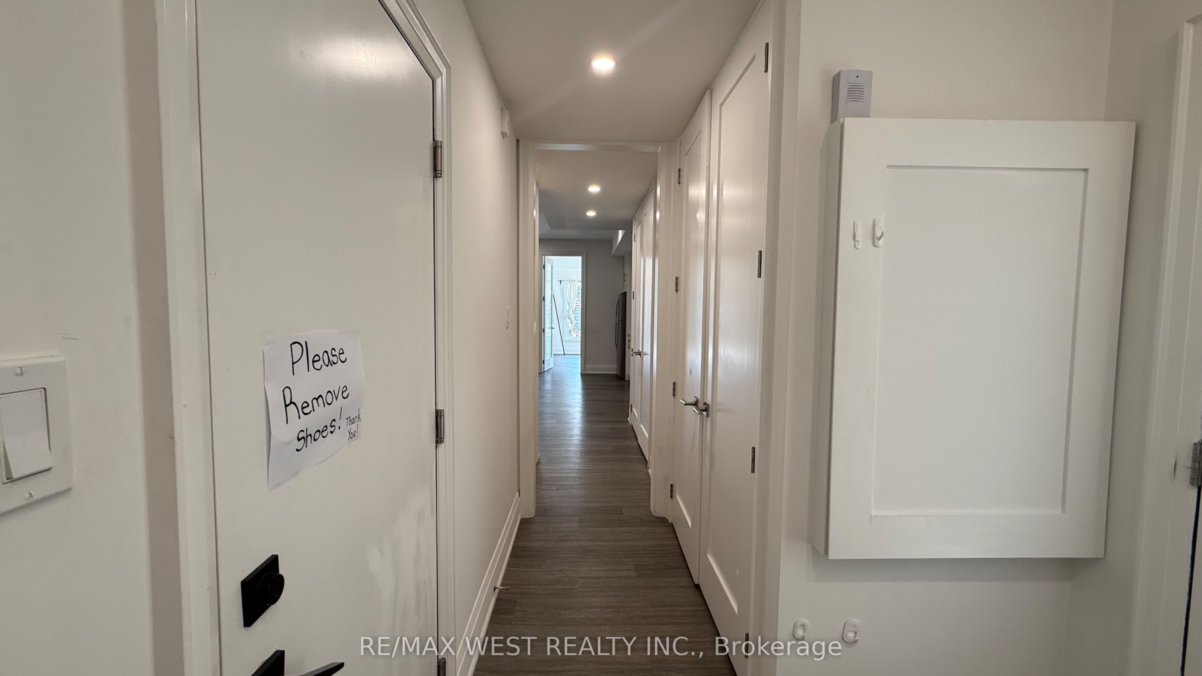 21 Antonio Court Lower, Toronto, ON M9L 0A4 photo 4