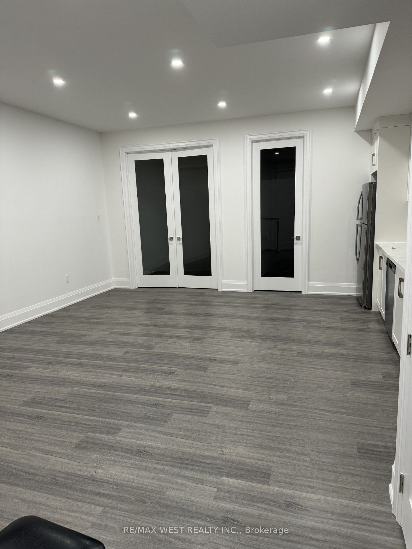 21 Antonio Court Lower, Toronto, ON M9L 0A4 photo 5