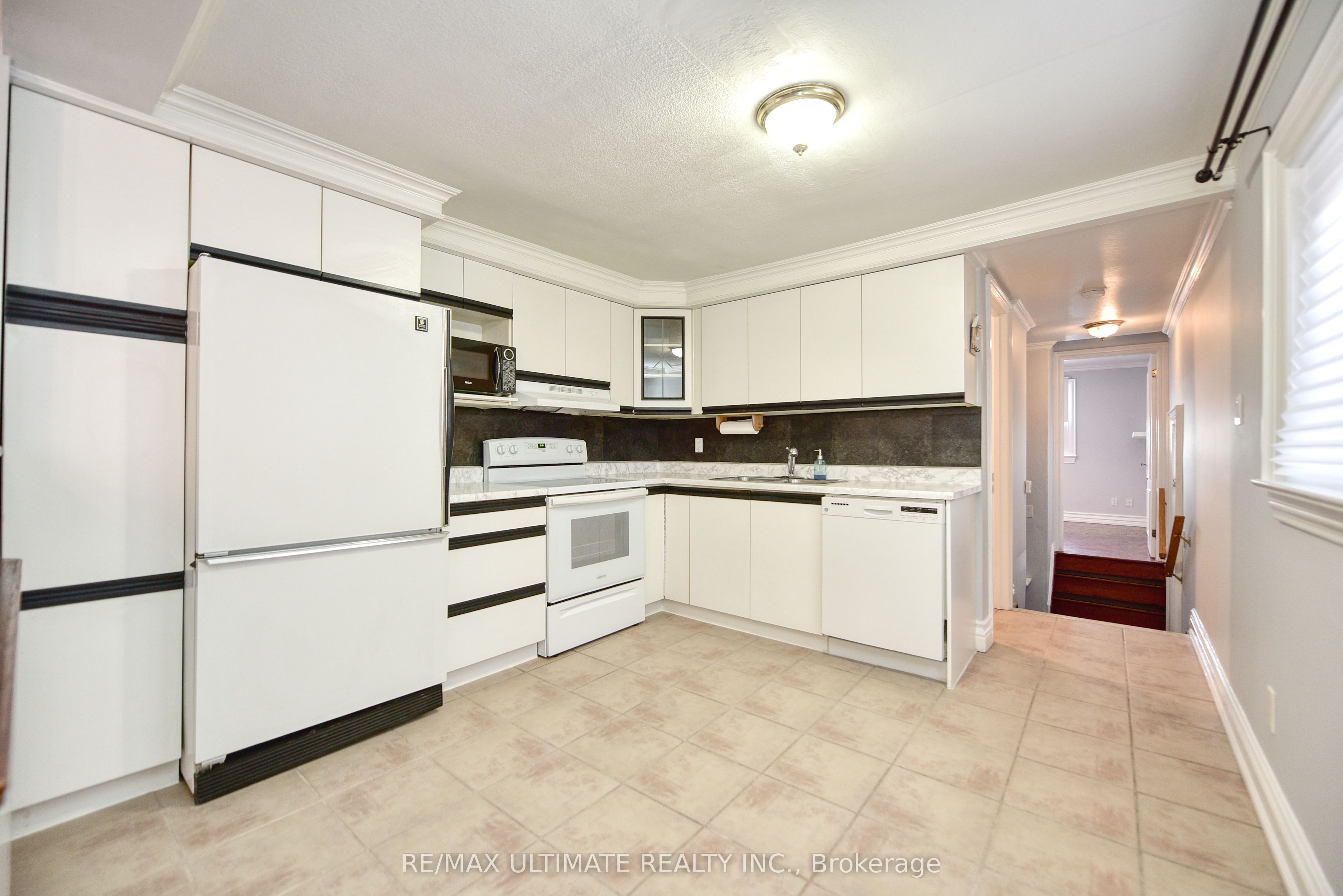 132 Spears Street, Toronto, ON M6N 3X7 photo 2