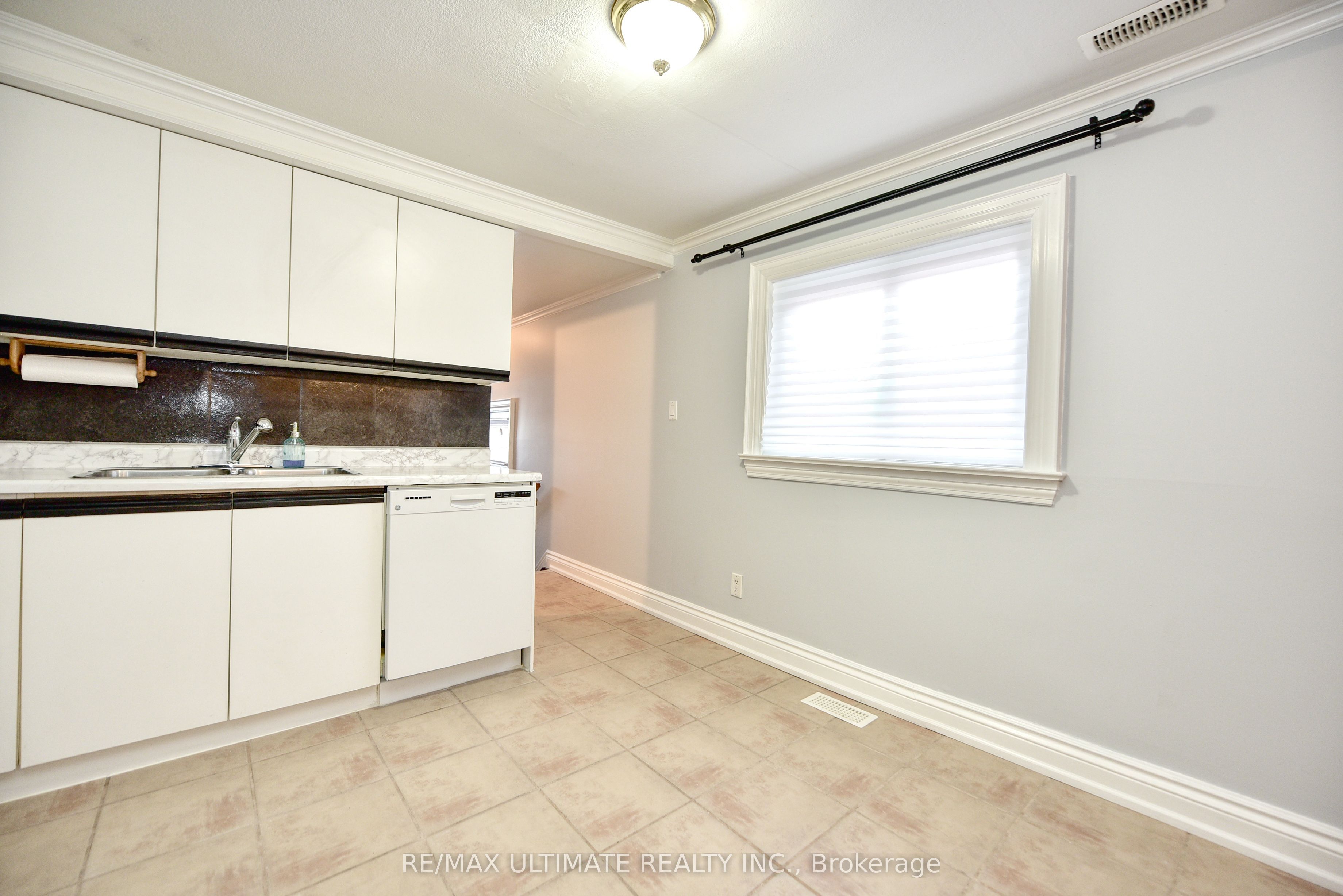132 Spears Street, Toronto, ON M6N 3X7 photo 3