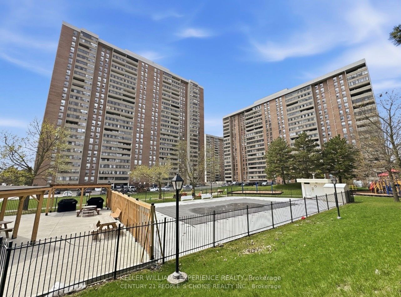 18 Knightsbridge Road 210, Brampton, ON L6T 3X5