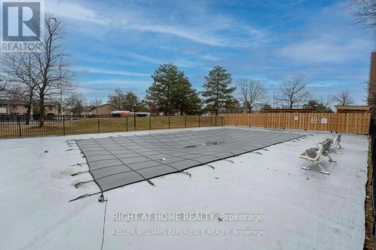 18 Knightsbridge Road 210, Brampton, ON L6T 3X5 photo 2