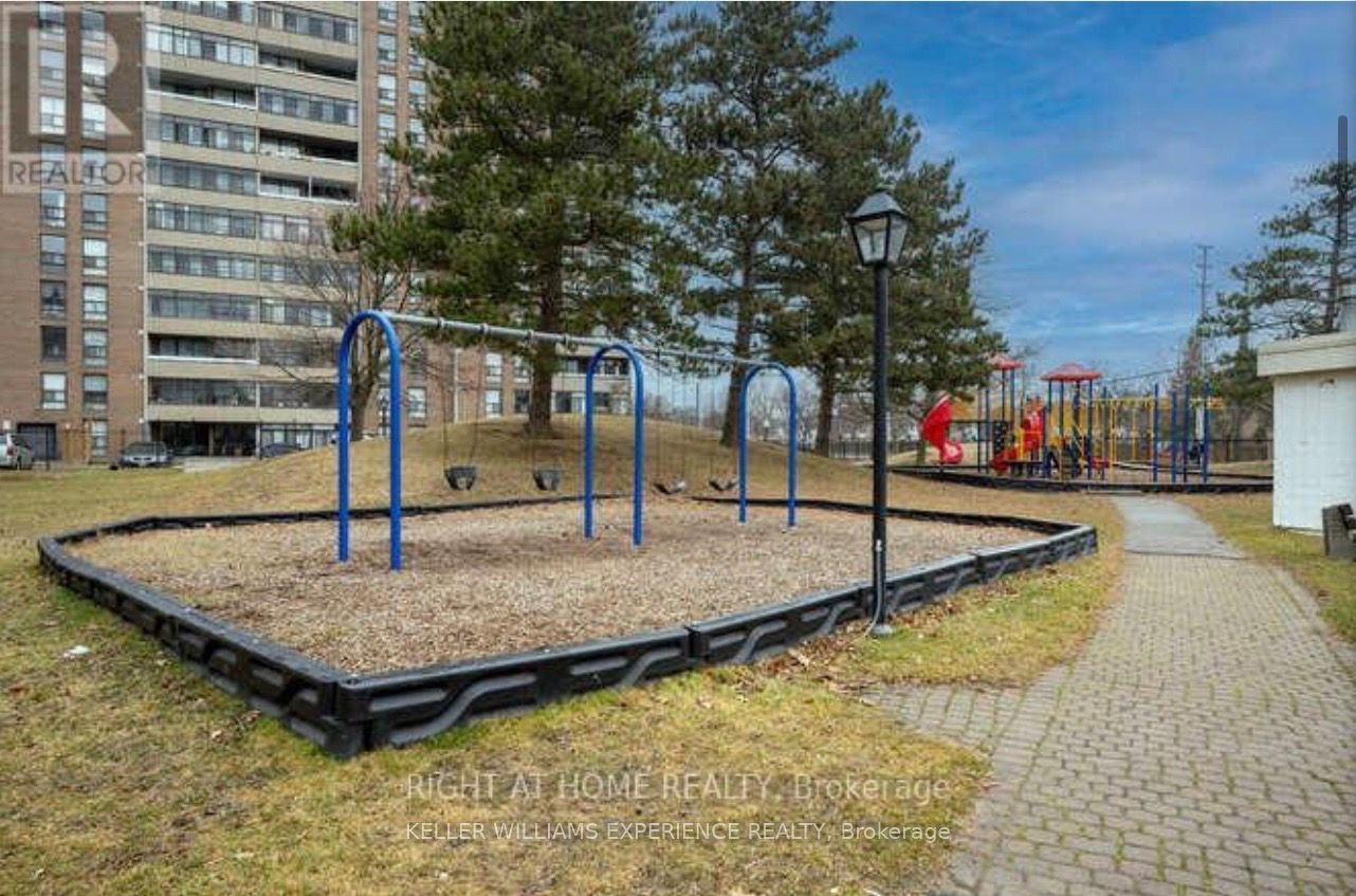 18 Knightsbridge Road 210, Brampton, ON L6T 3X5 photo 3
