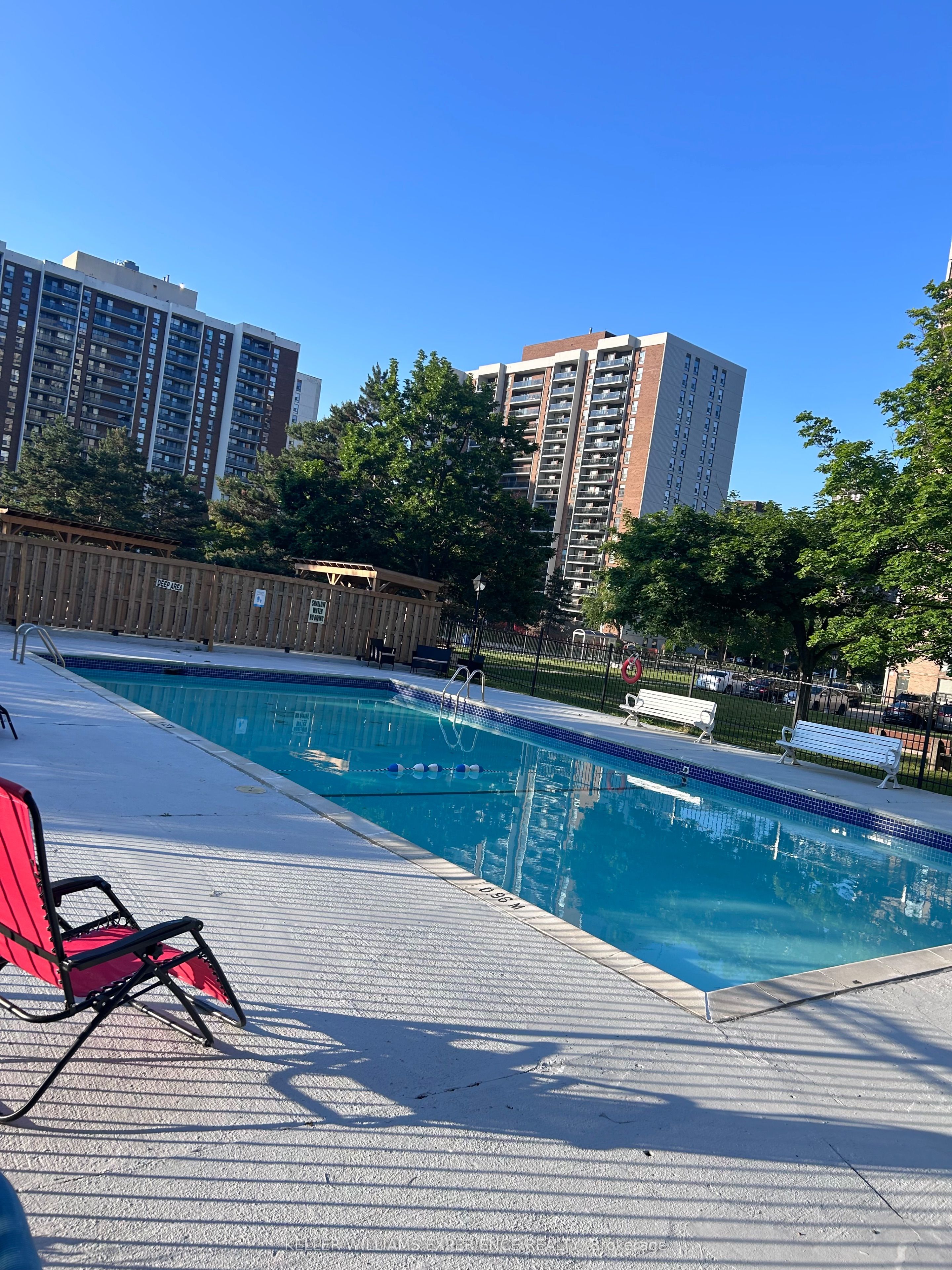 18 Knightsbridge Road 210, Brampton, ON L6T 3X5 photo 4