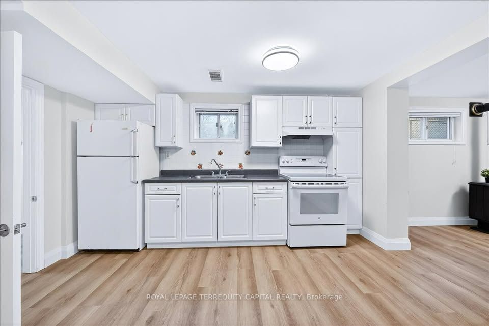 65 Glenmanor Drive Lower, Oakville, ON L6K 2B3 photo 4