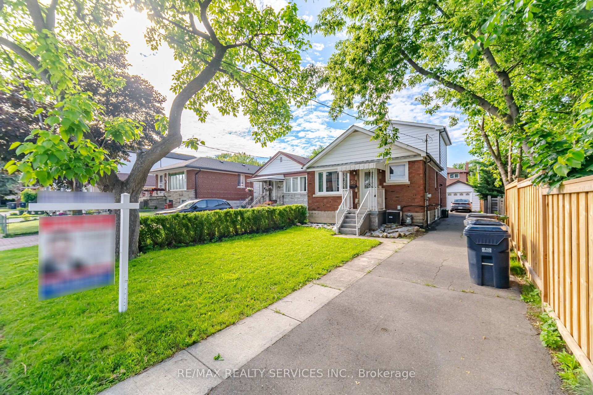 30 Elder Avenue, Toronto, ON M8W 1S4