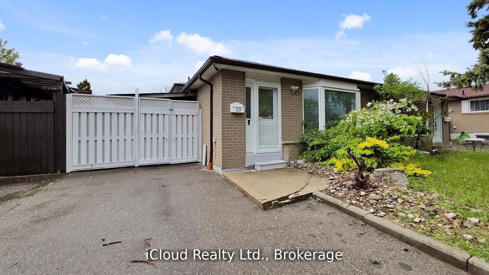 19 Flamingo Crescent, Brampton, ON L6T 2G4