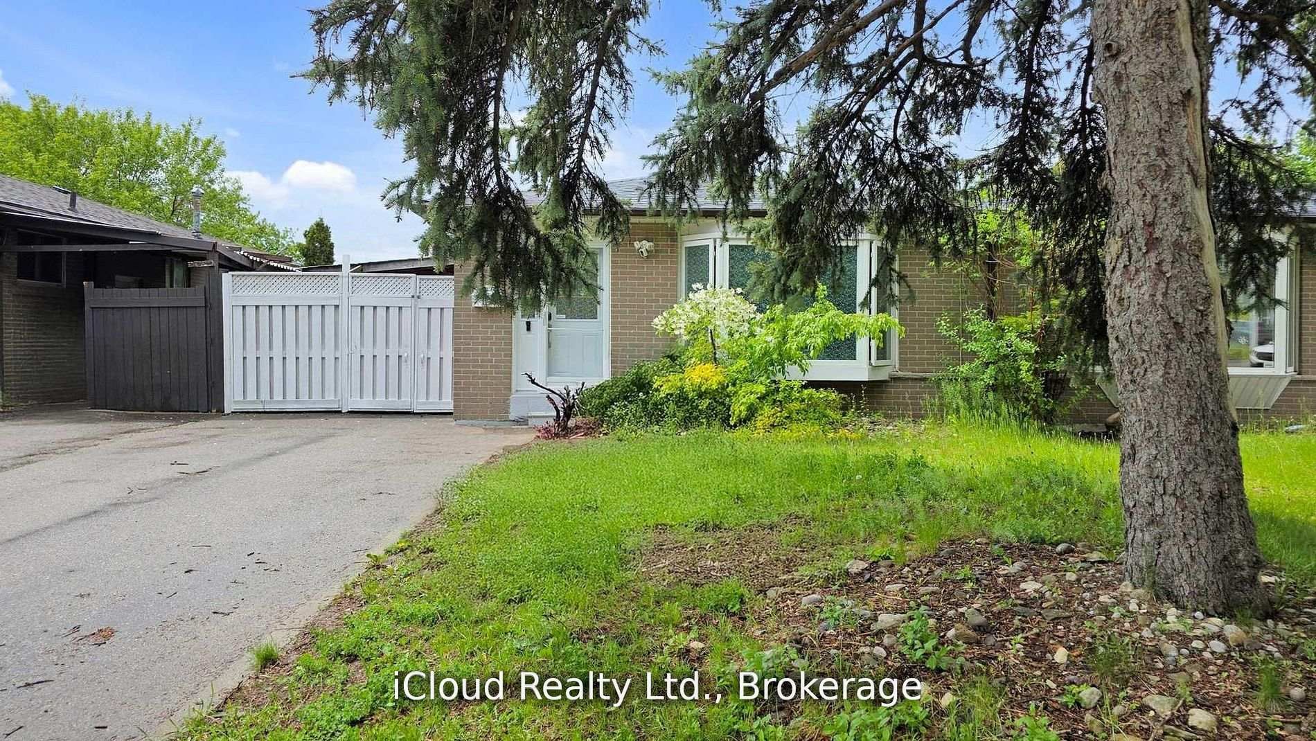 19 Flamingo Crescent, Brampton, ON L6T 2G4 photo 2