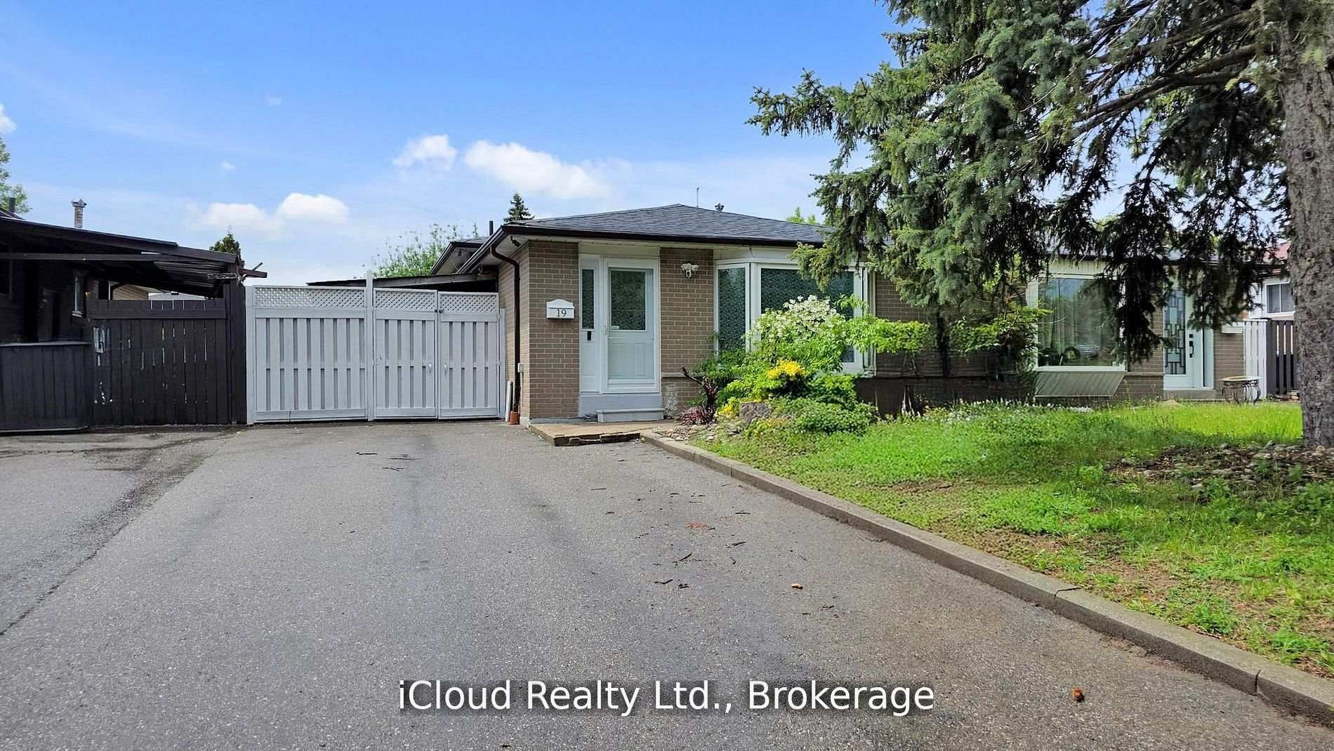19 Flamingo Crescent, Brampton, ON L6T 2G4 photo 3
