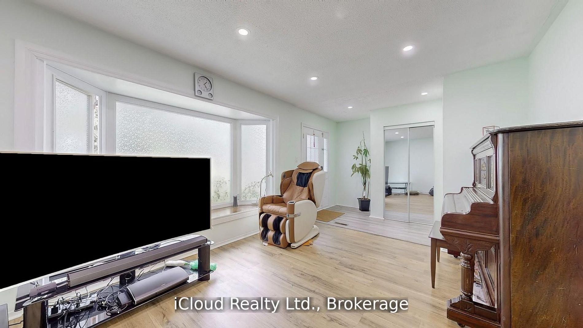 19 Flamingo Crescent, Brampton, ON L6T 2G4 photo 4