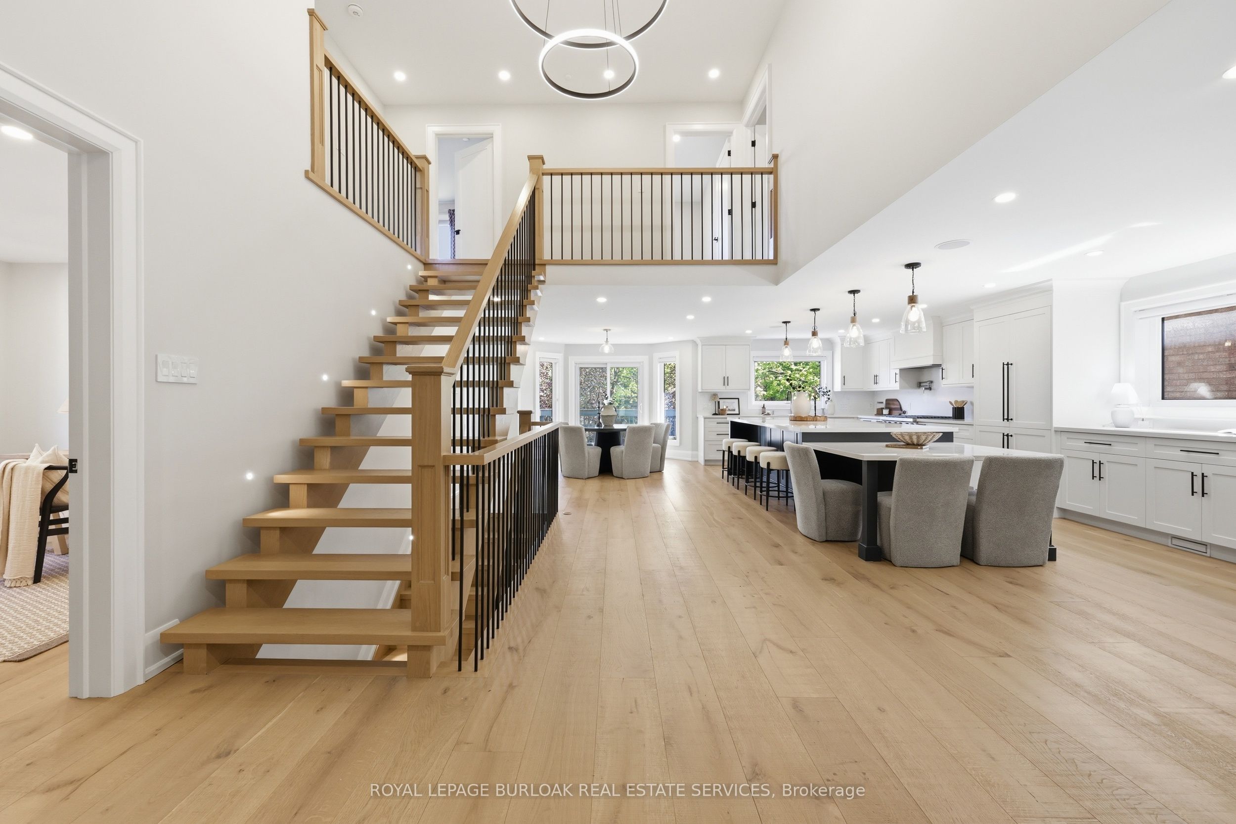 2029 Kempton Park Drive, Mississauga, ON L5M 2Z4
