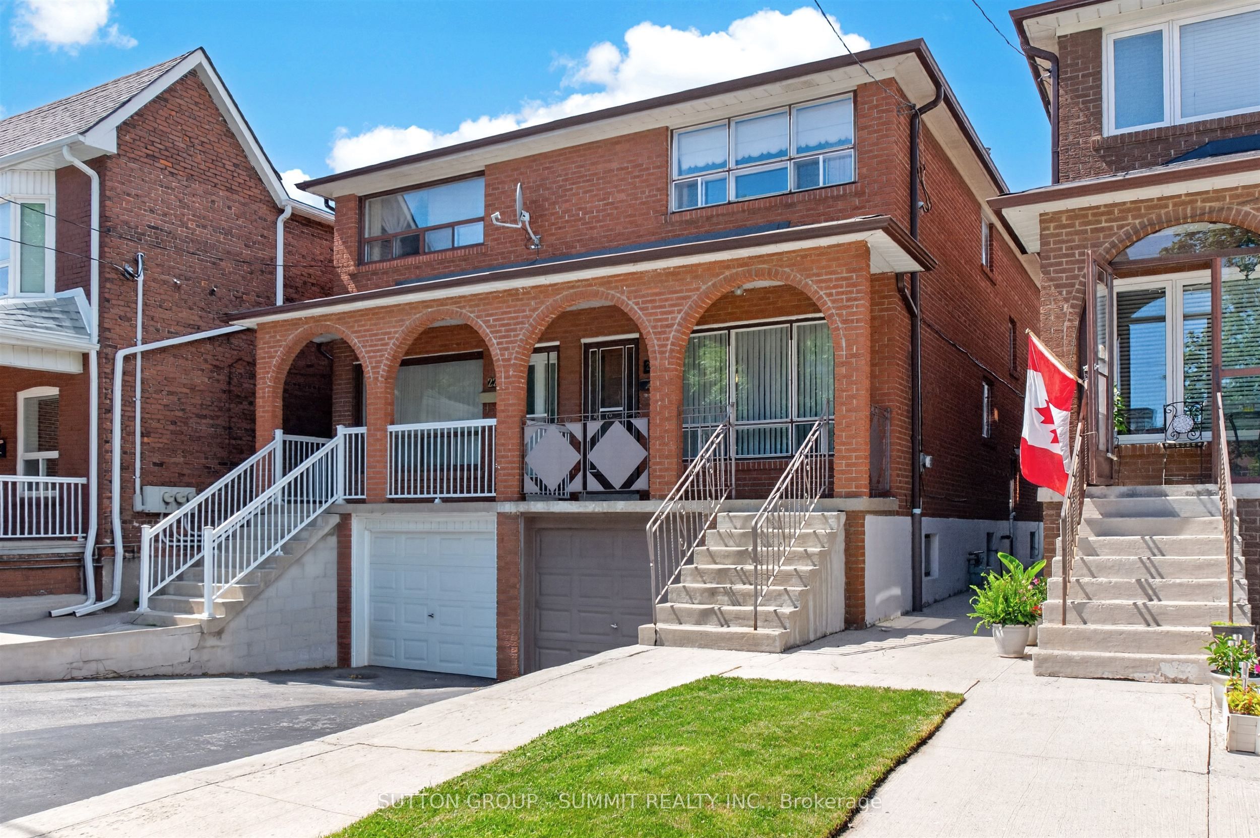20 RUTLAND Street, Toronto, ON M6N 1G1