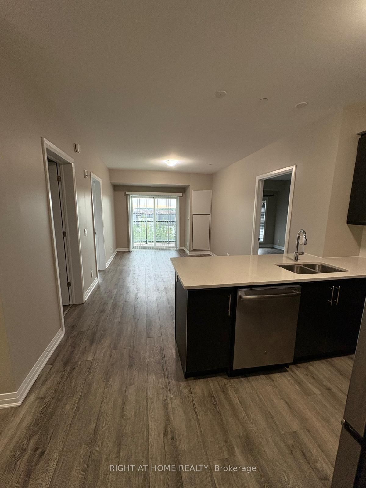 128 Grovewood Common 405, Oakville, ON L6H 0X3 photo 2