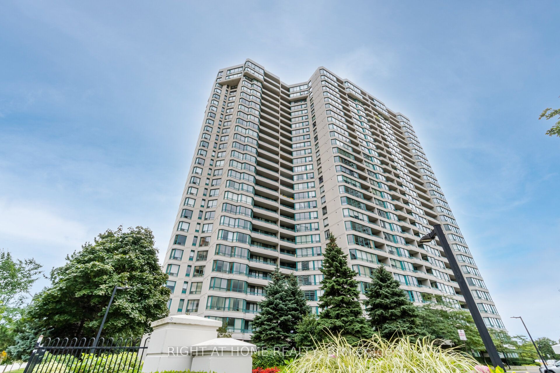 550 Webb Drive 1808, Mississauga, ON L5B 3Y4 photo 2