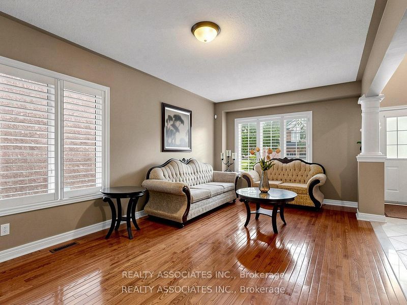 44 Shining Willow Crescent, Brampton, ON L6P 2A2 photo 4