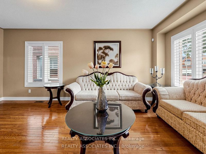 44 Shining Willow Crescent, Brampton, ON L6P 2A2 photo 5
