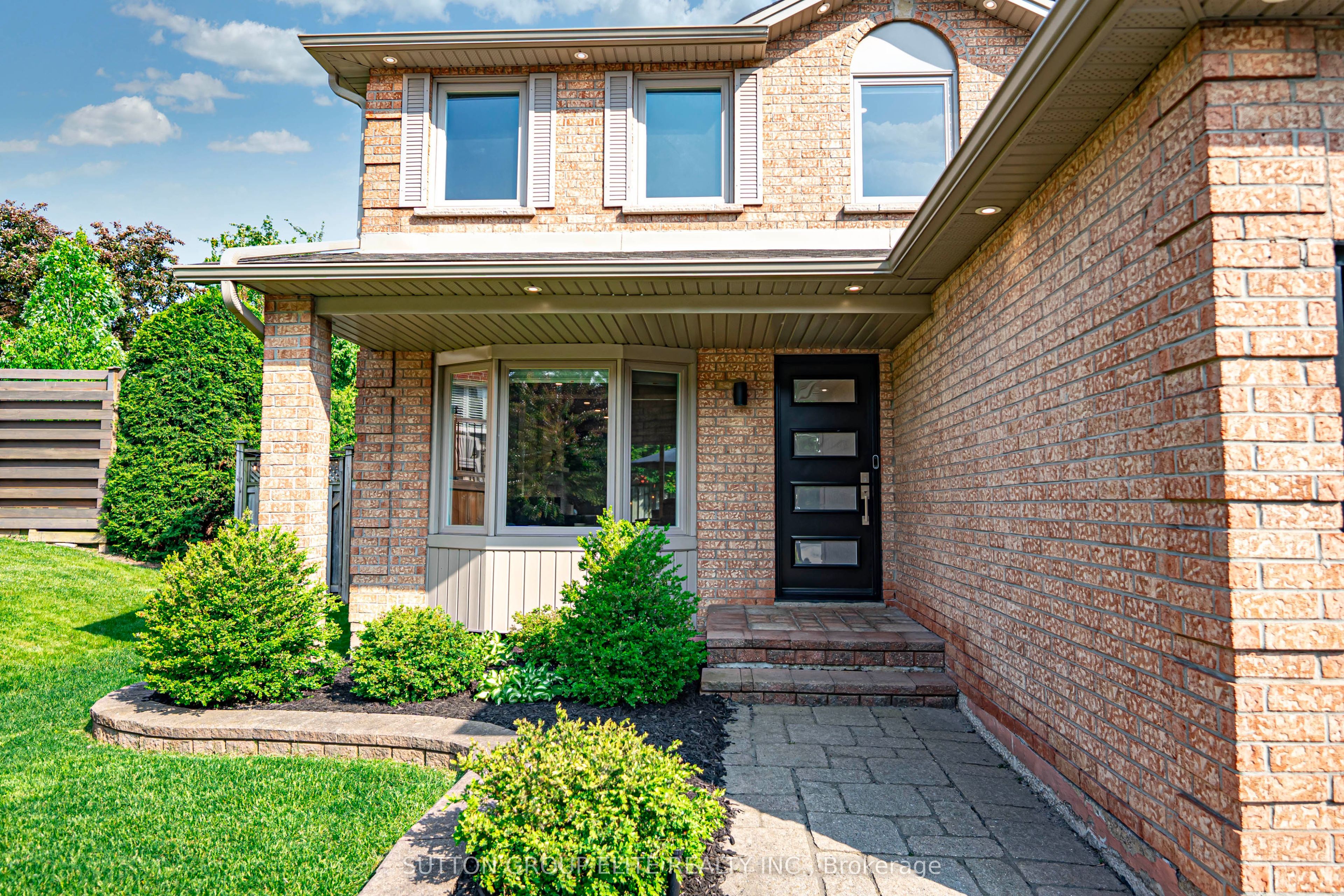298 Fredericksburg Court, Mississauga, ON L4Z 2T2 photo 4