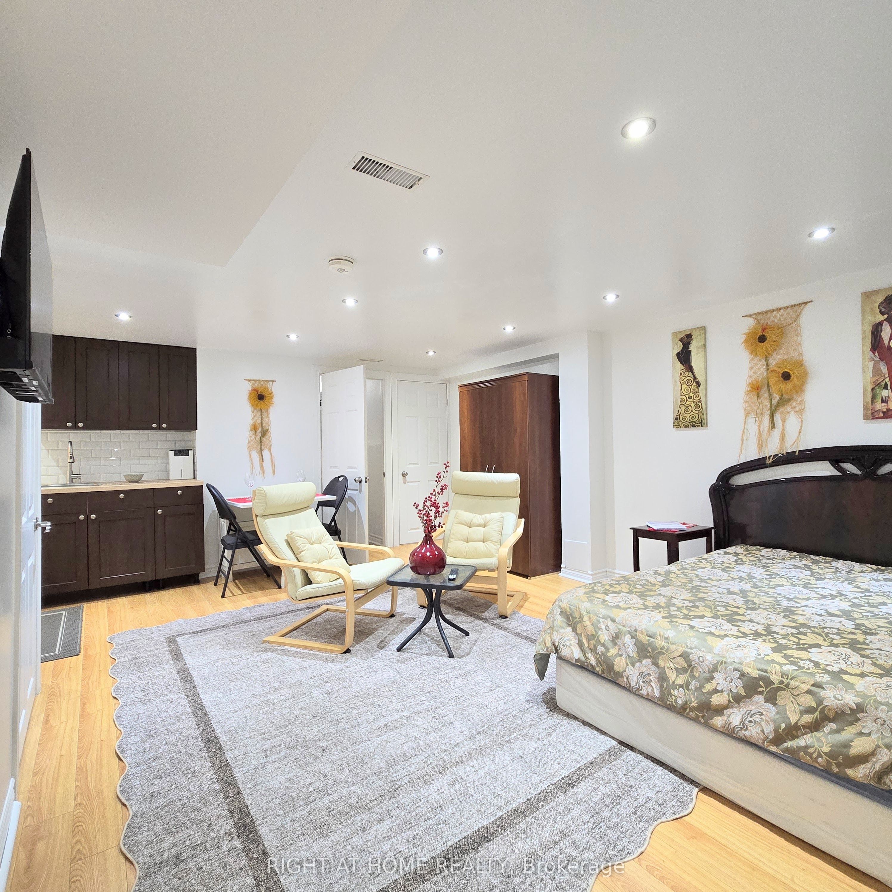 47 Mare Crescent Lower, Toronto, ON M9W 7E8 photo 3