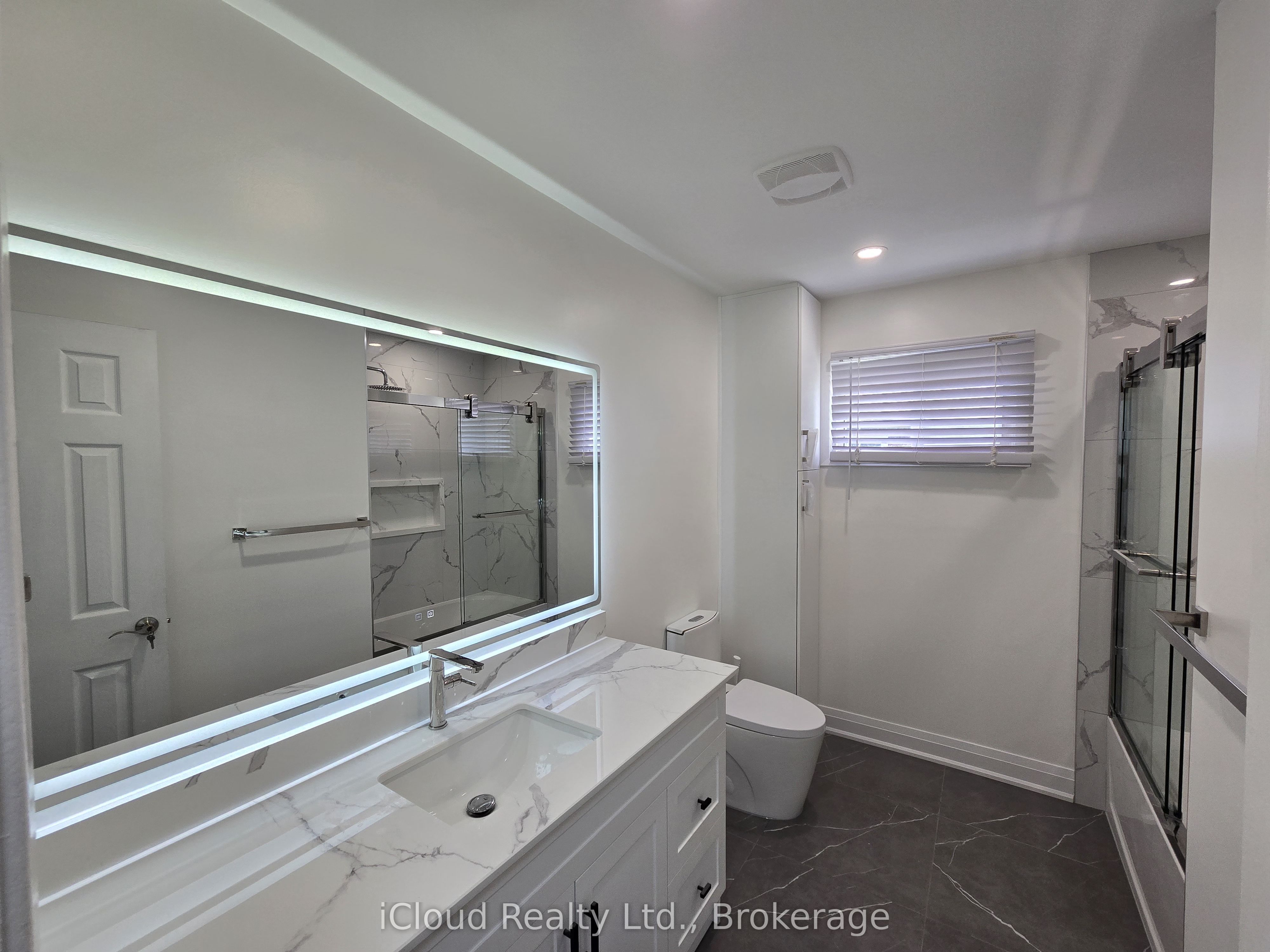 2636 Crystalburn Avenue Main Floor, Mississauga, ON L5B 2N8 photo 3