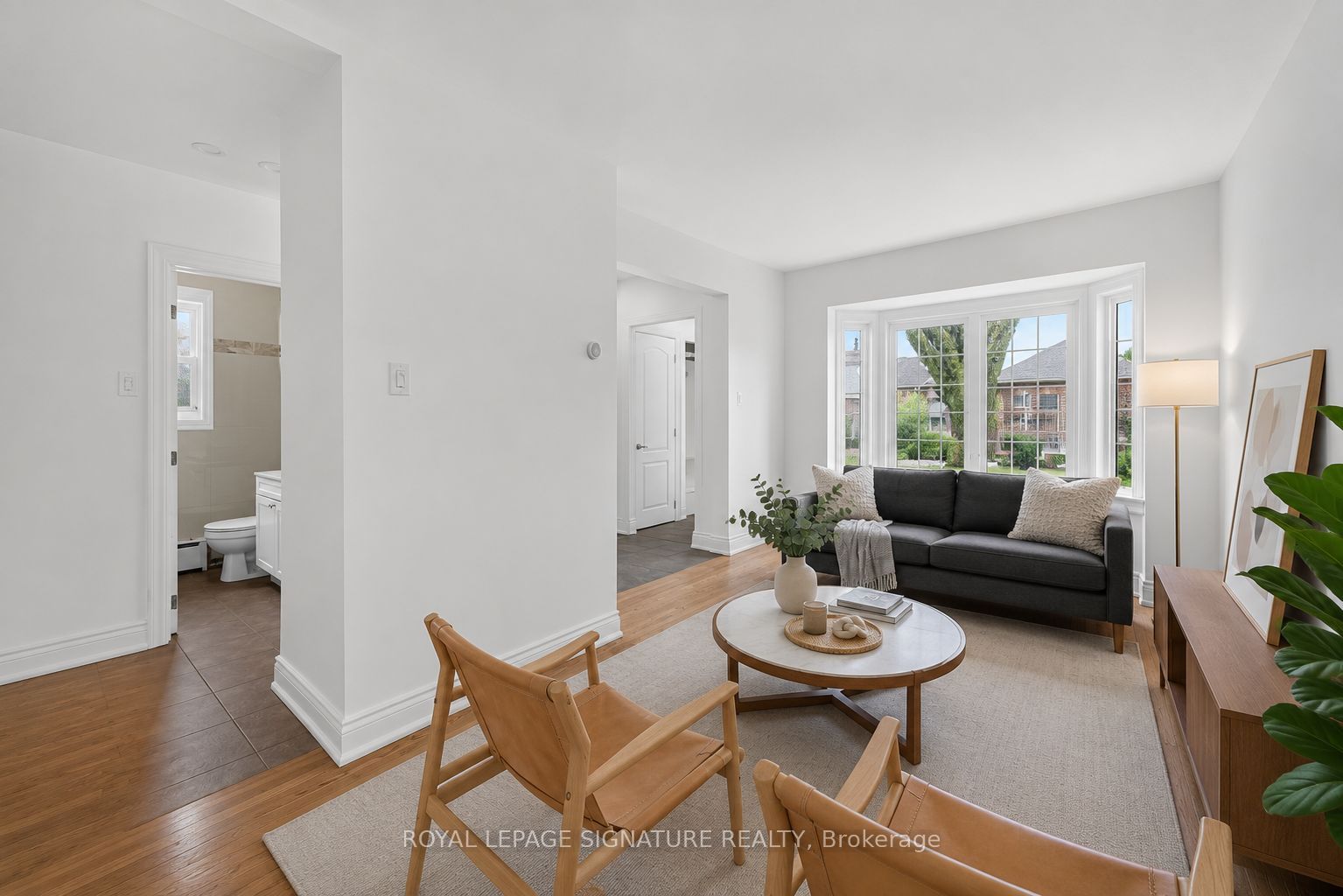 57 Miranda Avenue Main, Toronto, ON M6E 4G3 photo 5