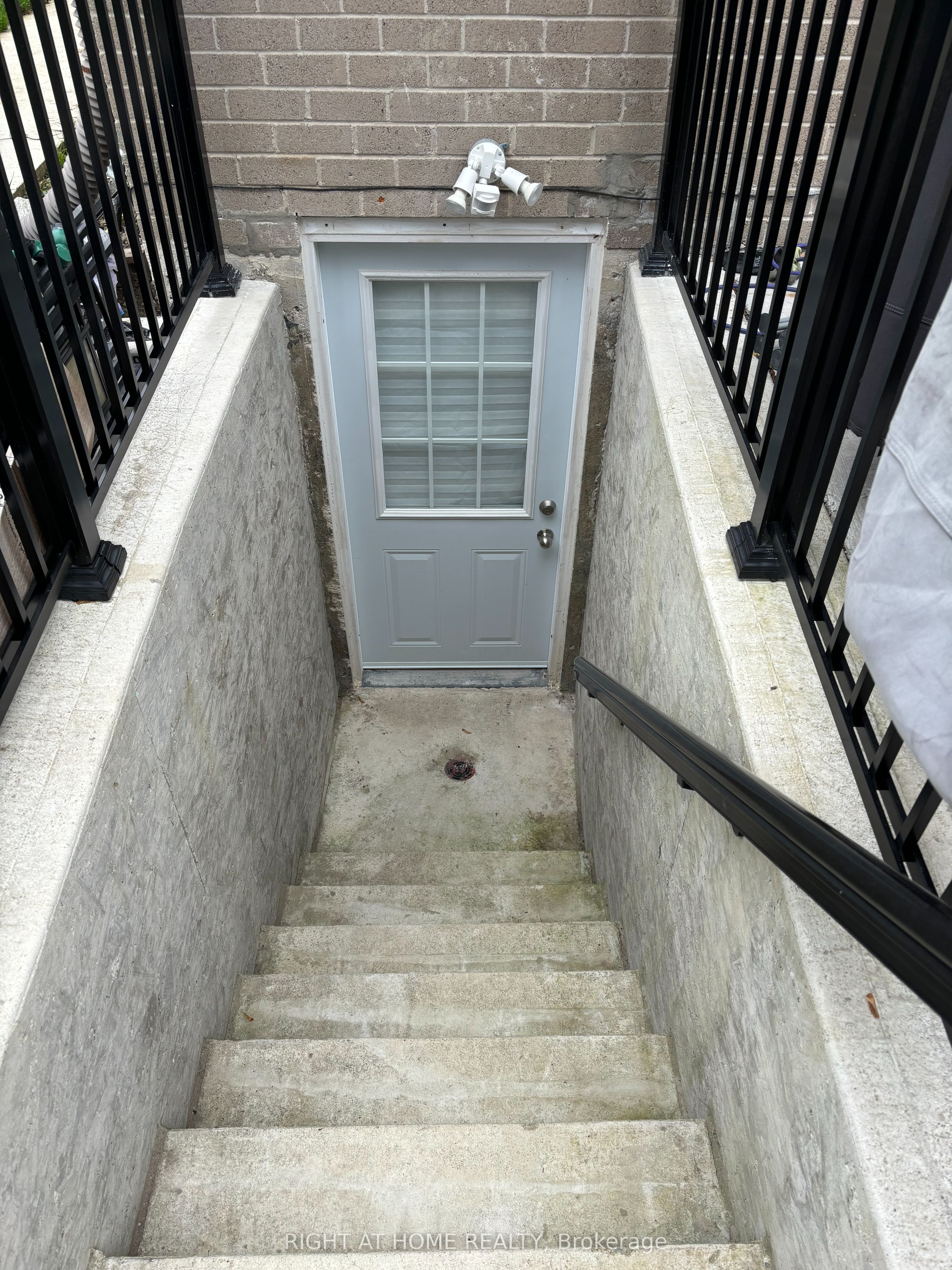 17 Hollis Court Basement, Brampton, ON L6S 1R2