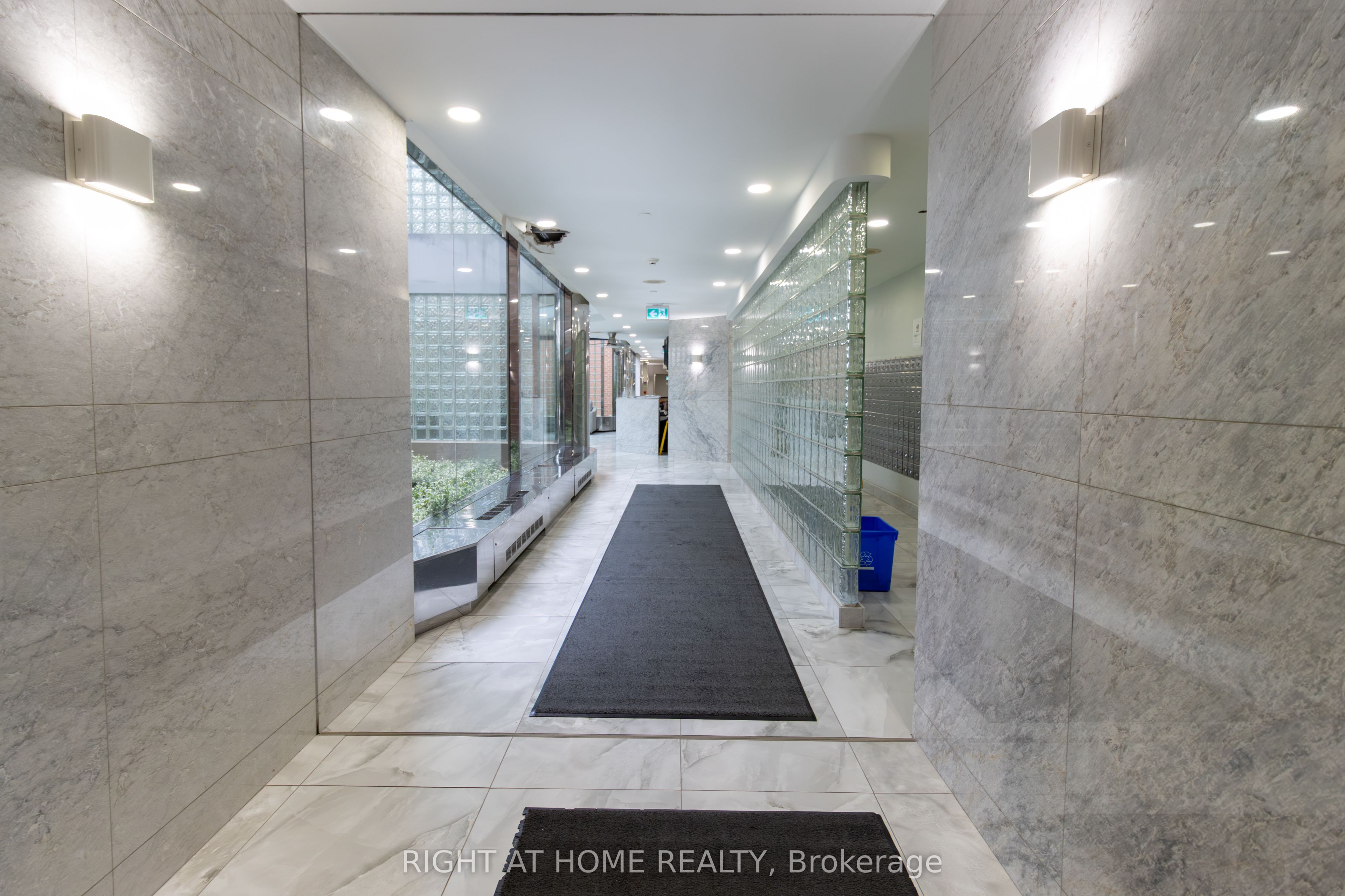325 Webb Drive 1811, Mississauga, ON L5B 3Z9 photo 4