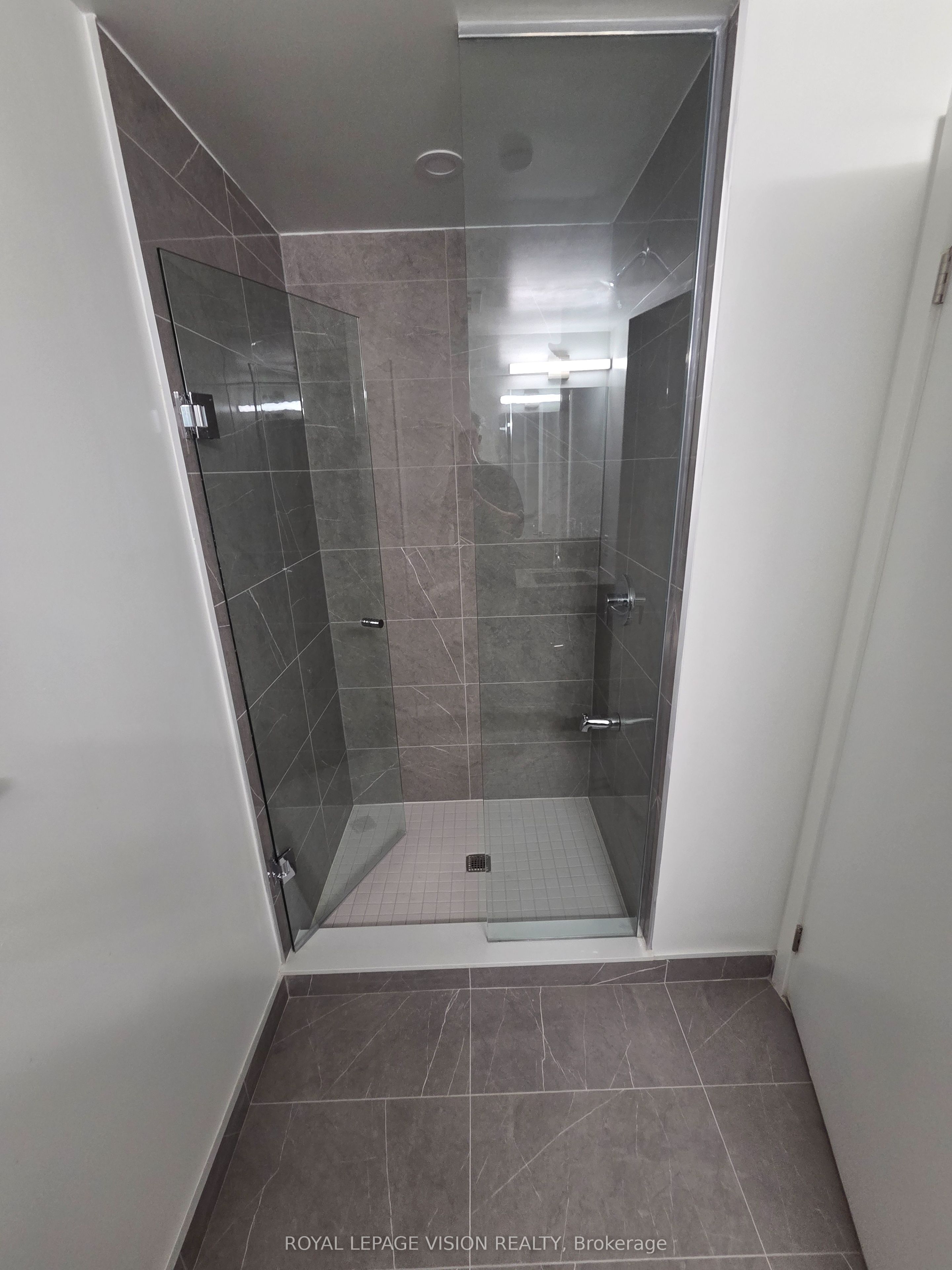 4010 Eglinton Avenue W 820, Toronto, ON M9A 0G5 photo 4