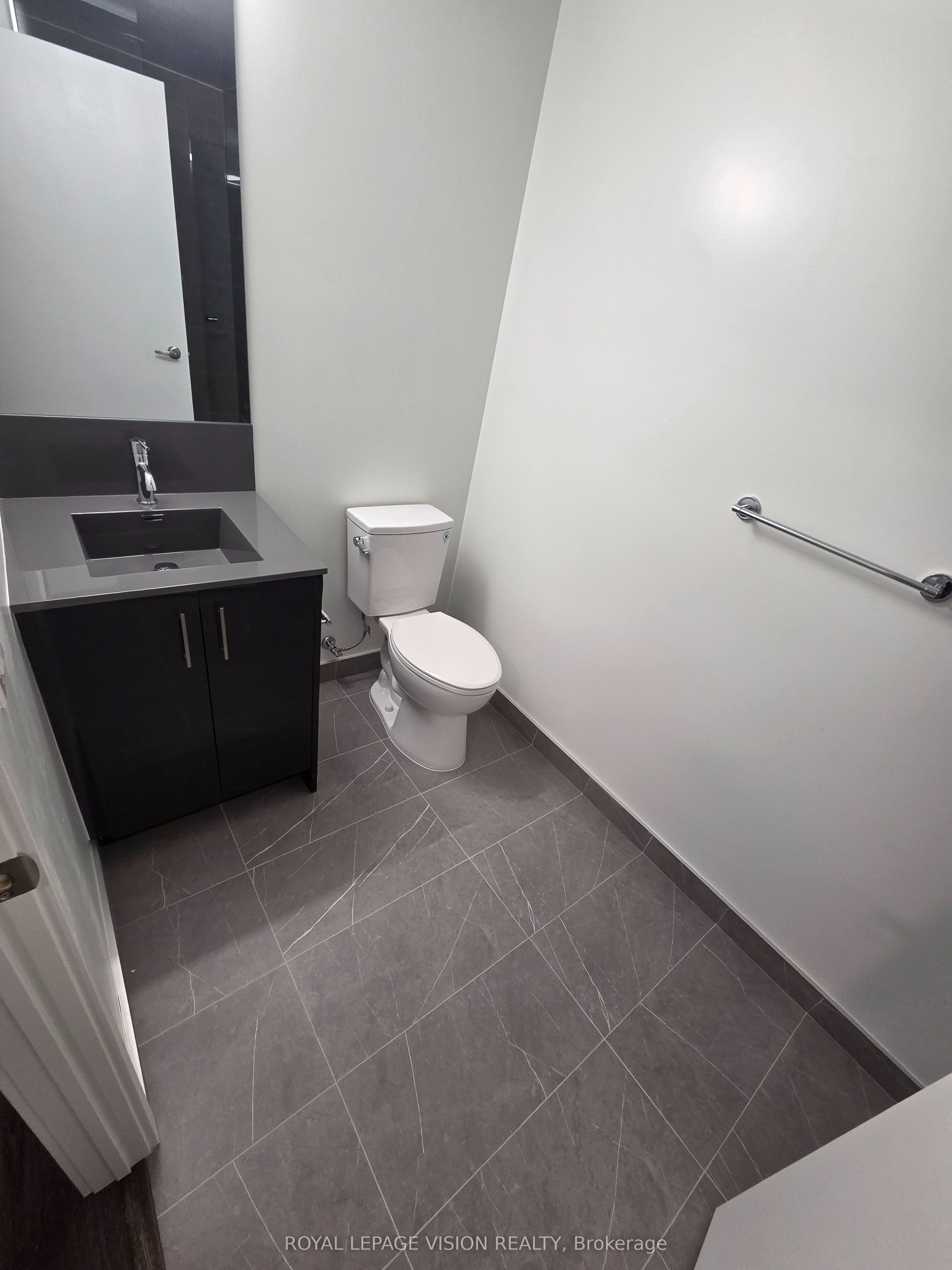 4010 Eglinton Avenue W 820, Toronto, ON M9A 0G5 photo 5