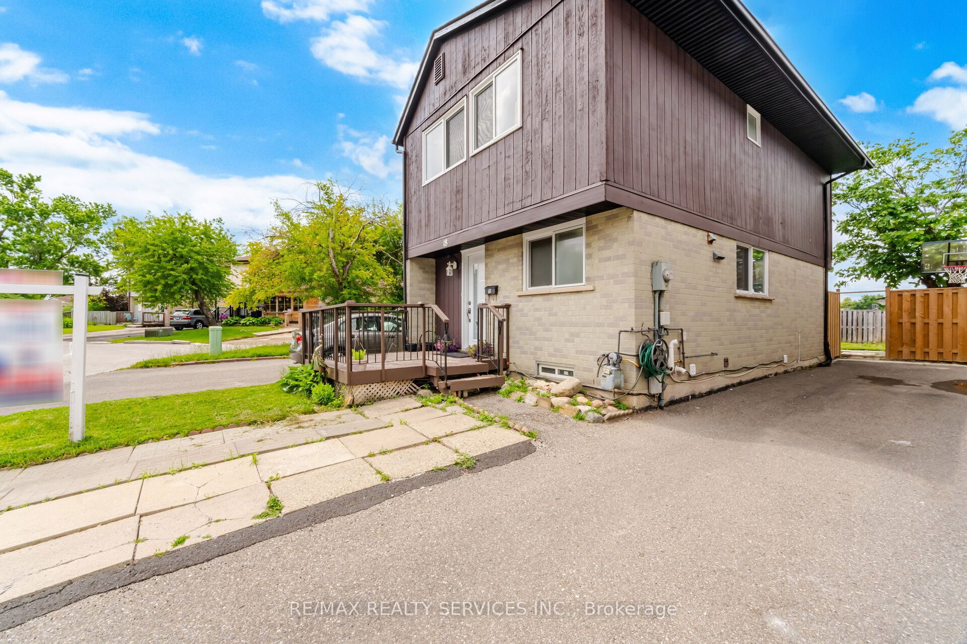 18 Gold Pine Court, Brampton, ON L6S 2K6
