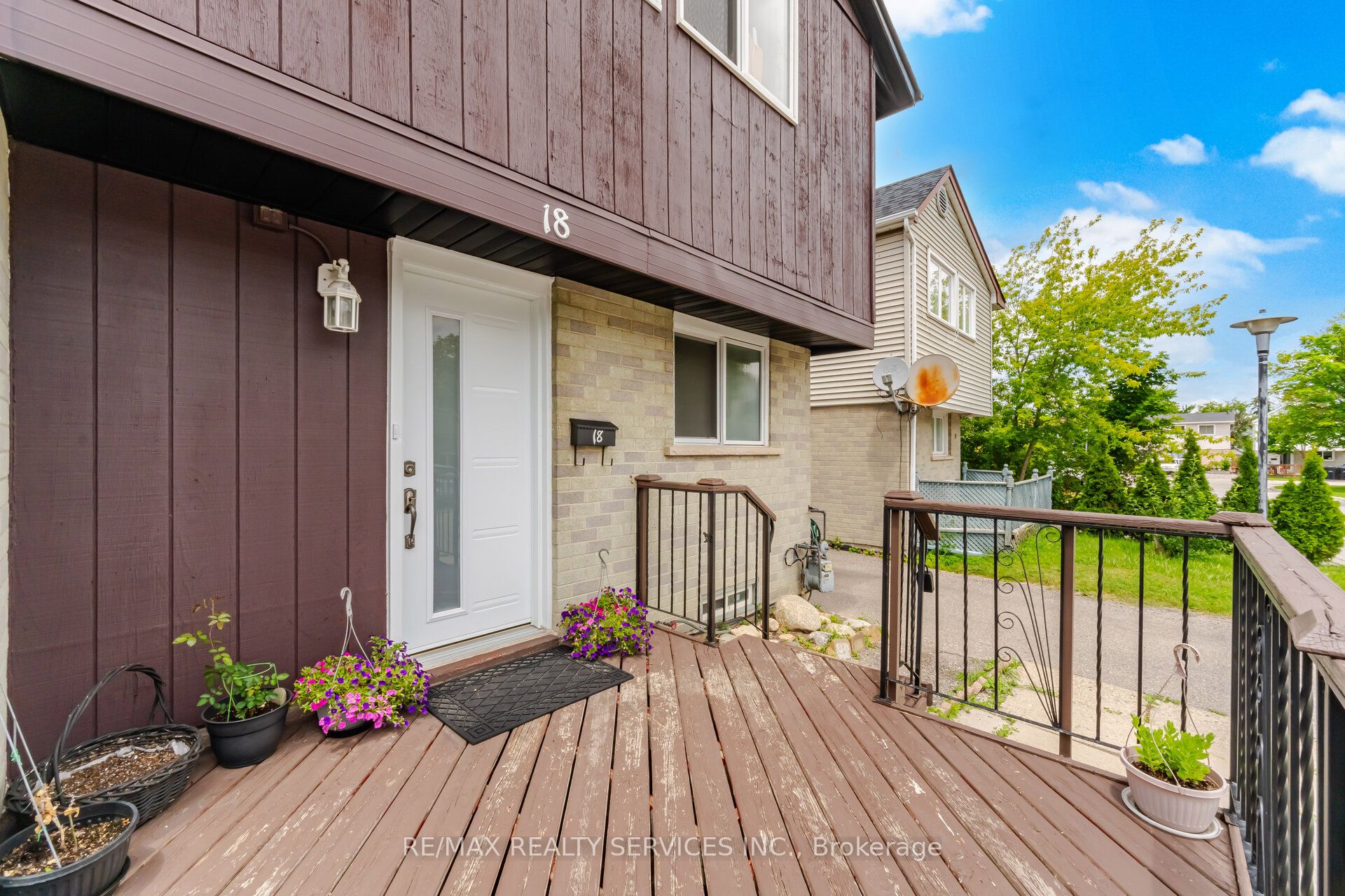 18 Gold Pine Court, Brampton, ON L6S 2K6 photo 3