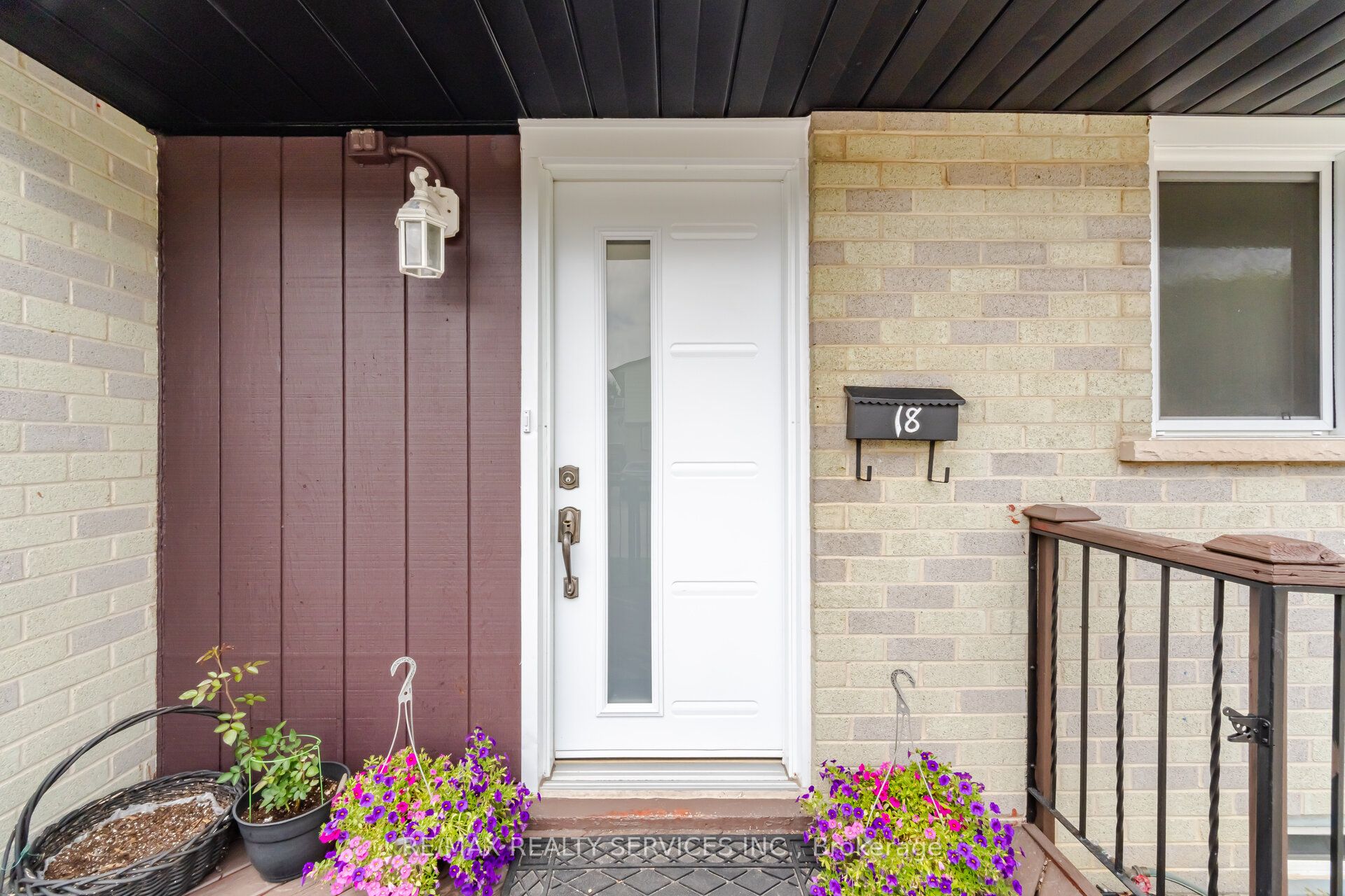 18 Gold Pine Court, Brampton, ON L6S 2K6 photo 4