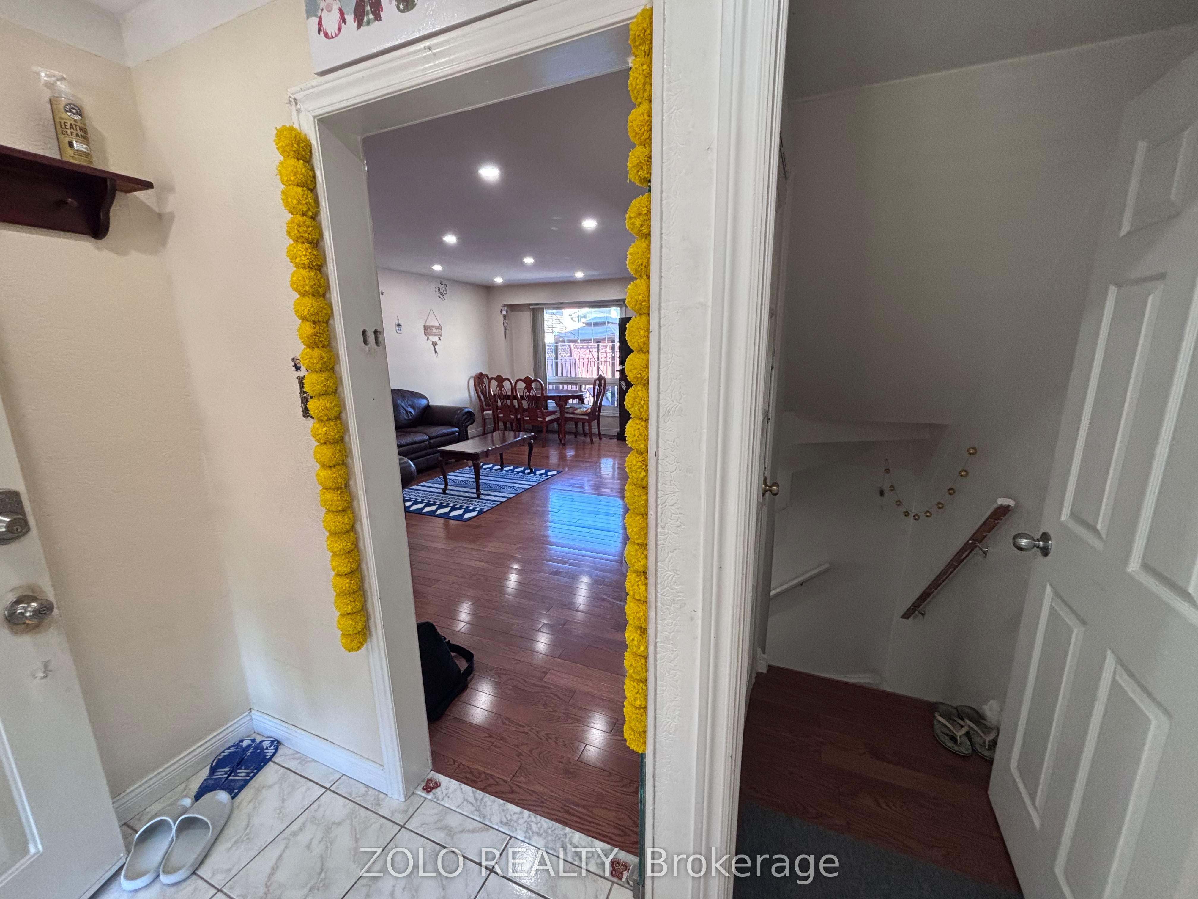 34 Primrose Crescent, Brampton, ON L6Z 1E2 photo 4