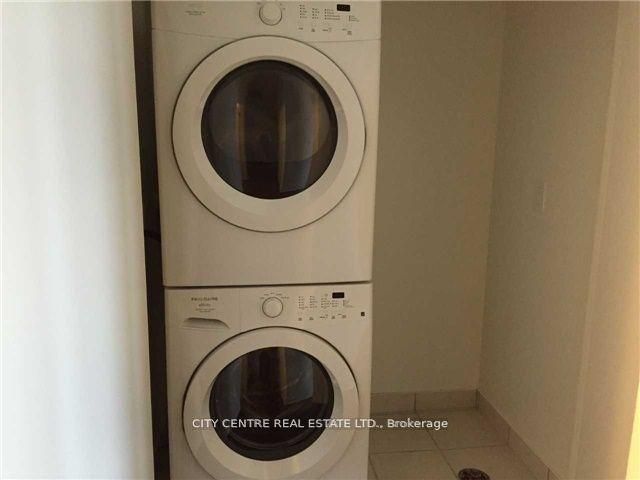 360 Square One Drive 2901, Mississauga, ON L5B 0G7 photo 4