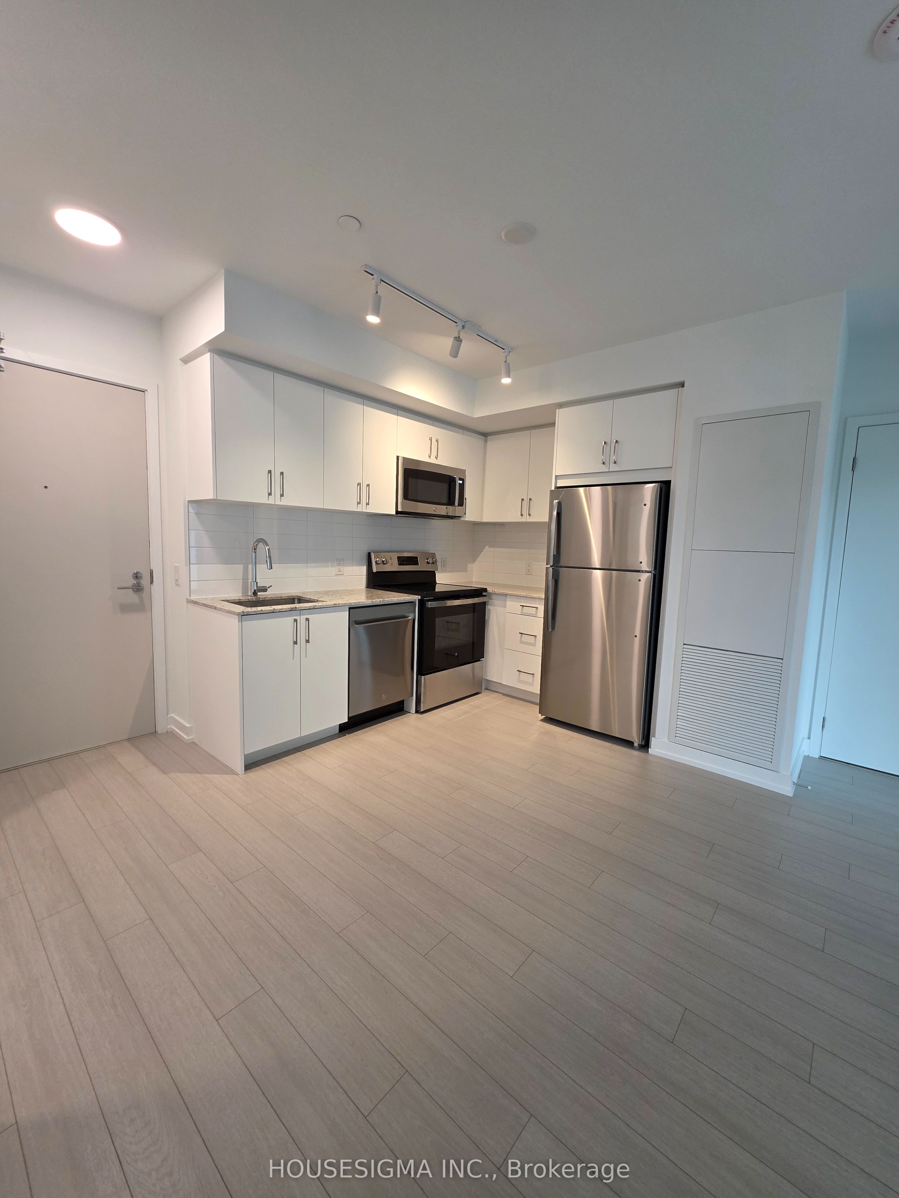 4010 Eglinton Avenue W 607, Toronto, ON M9A 4M2