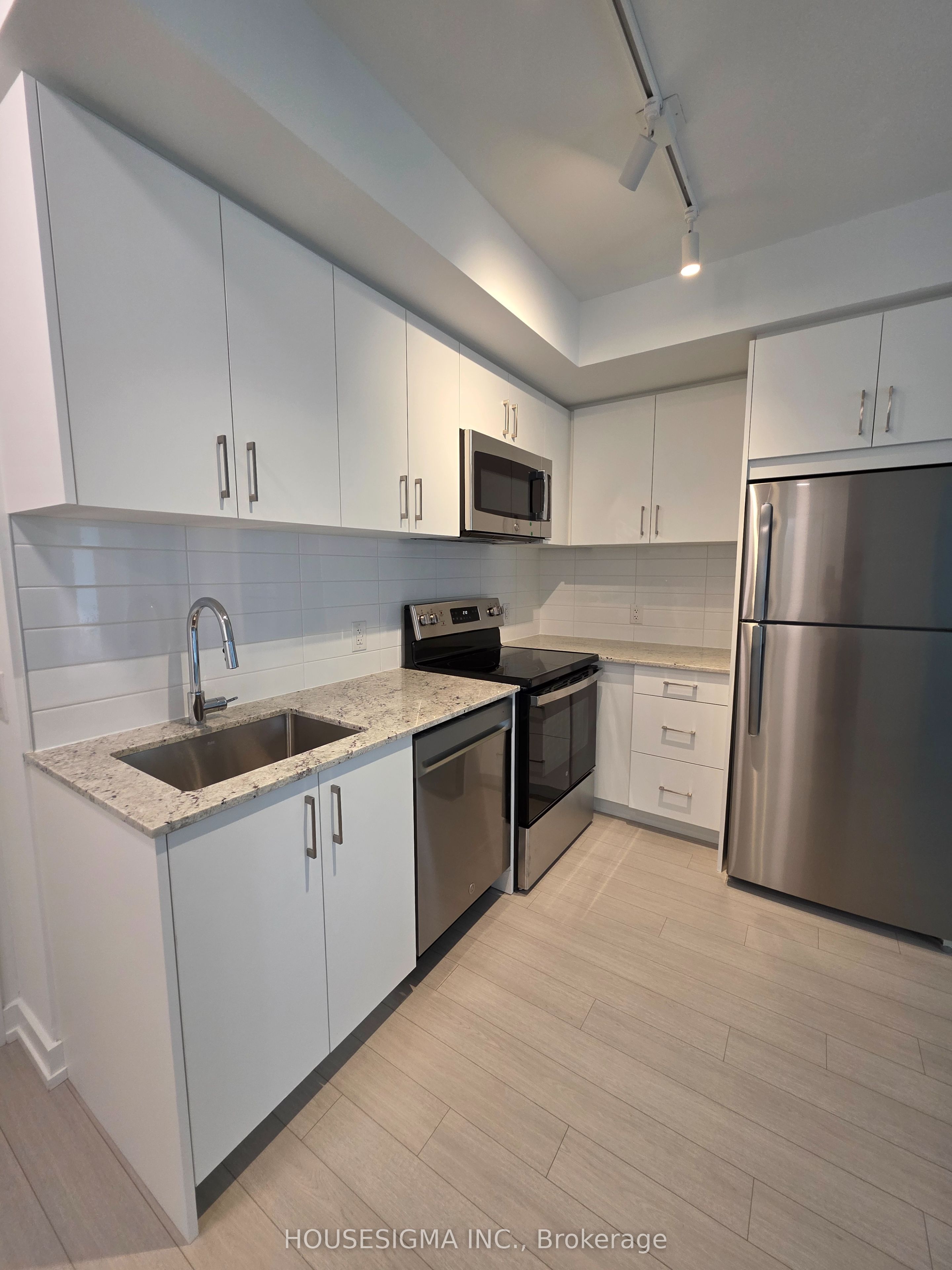 4010 Eglinton Avenue W 607, Toronto, ON M9A 4M2 photo 5