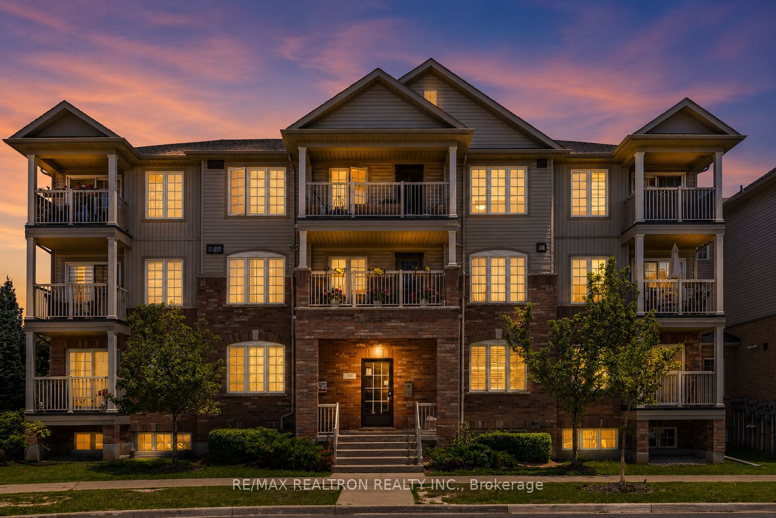161 Isaac Devins Boulevard 5, Toronto, ON M9M 0C5