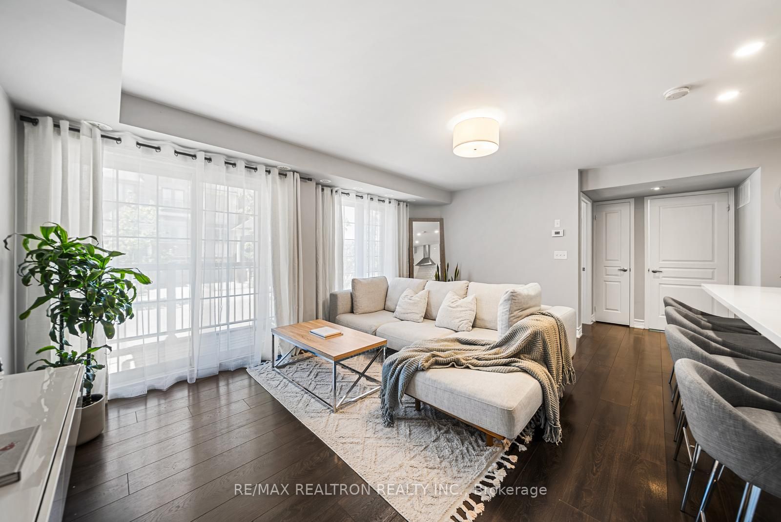 161 Isaac Devins Boulevard 5, Toronto, ON M9M 0C5 photo 5